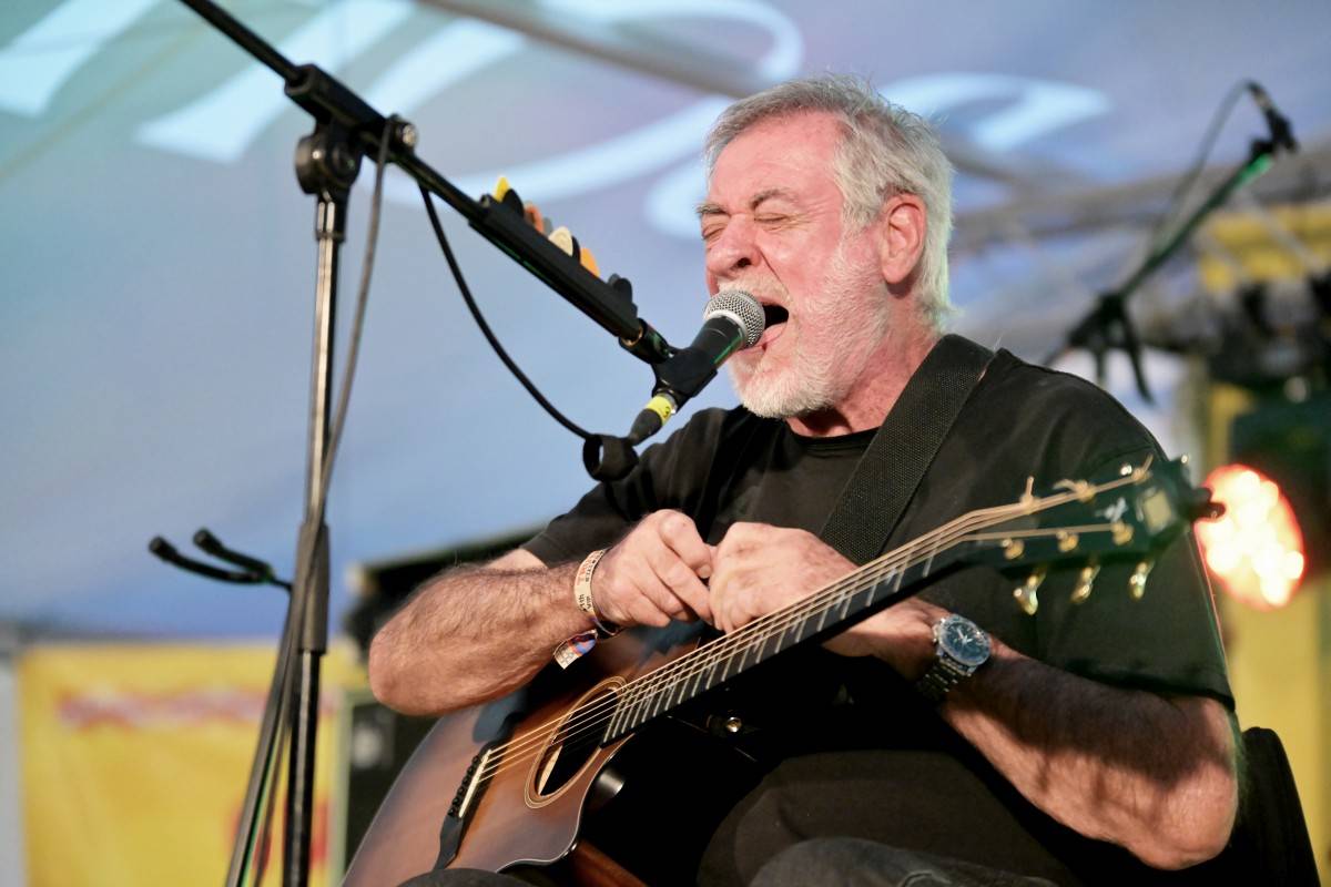 TrutnOFF nezastavil ani déšť. Sobota patřila Pražskému výběru, Michalovi Prokopovi i Visacímu zámku