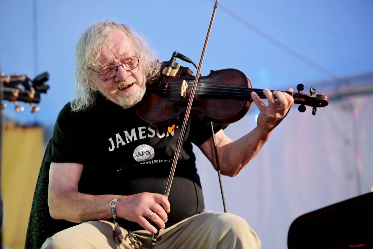 TrutnOFF nezastavil ani déšť. Sobota patřila Pražskému výběru, Michalovi Prokopovi i Visacímu zámku