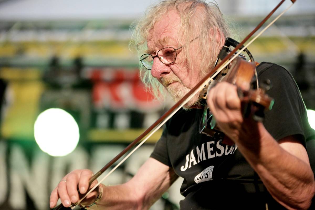 TrutnOFF nezastavil ani déšť. Sobota patřila Pražskému výběru, Michalovi Prokopovi i Visacímu zámku