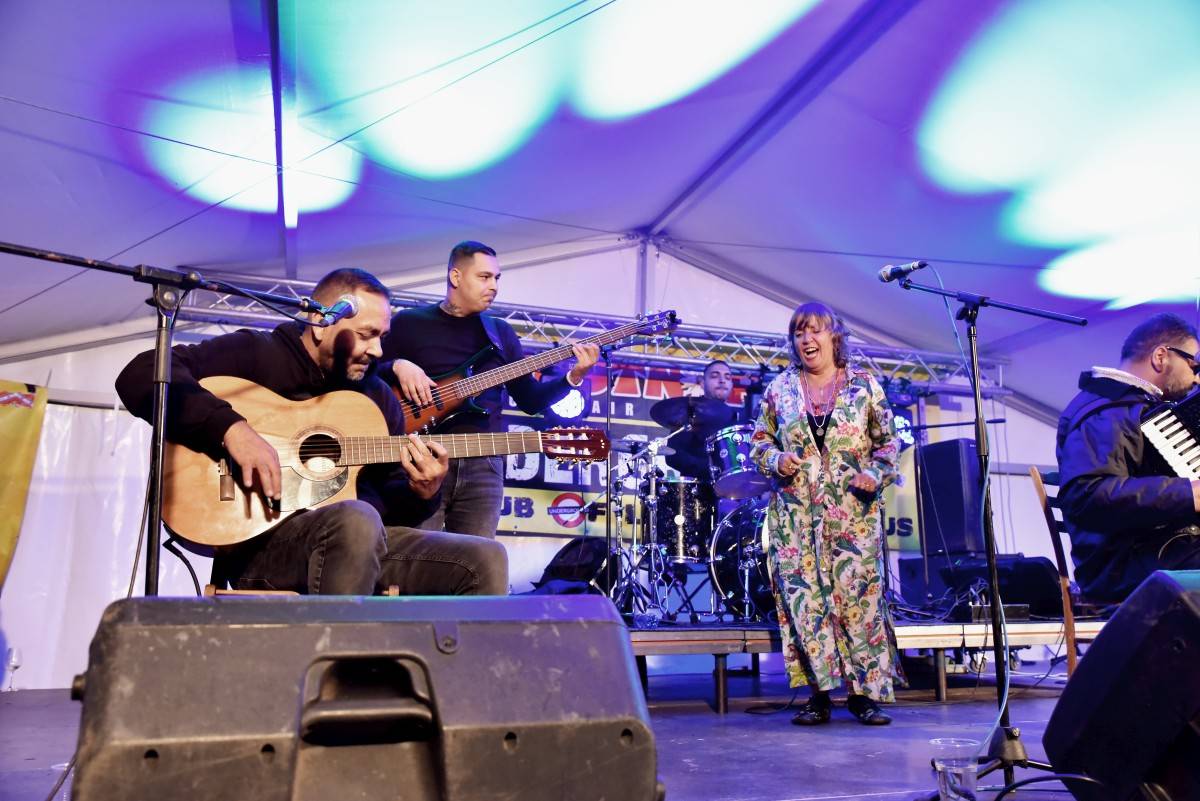 TrutnOFF nezastavil ani déšť. Sobota patřila Pražskému výběru, Michalovi Prokopovi i Visacímu zámku