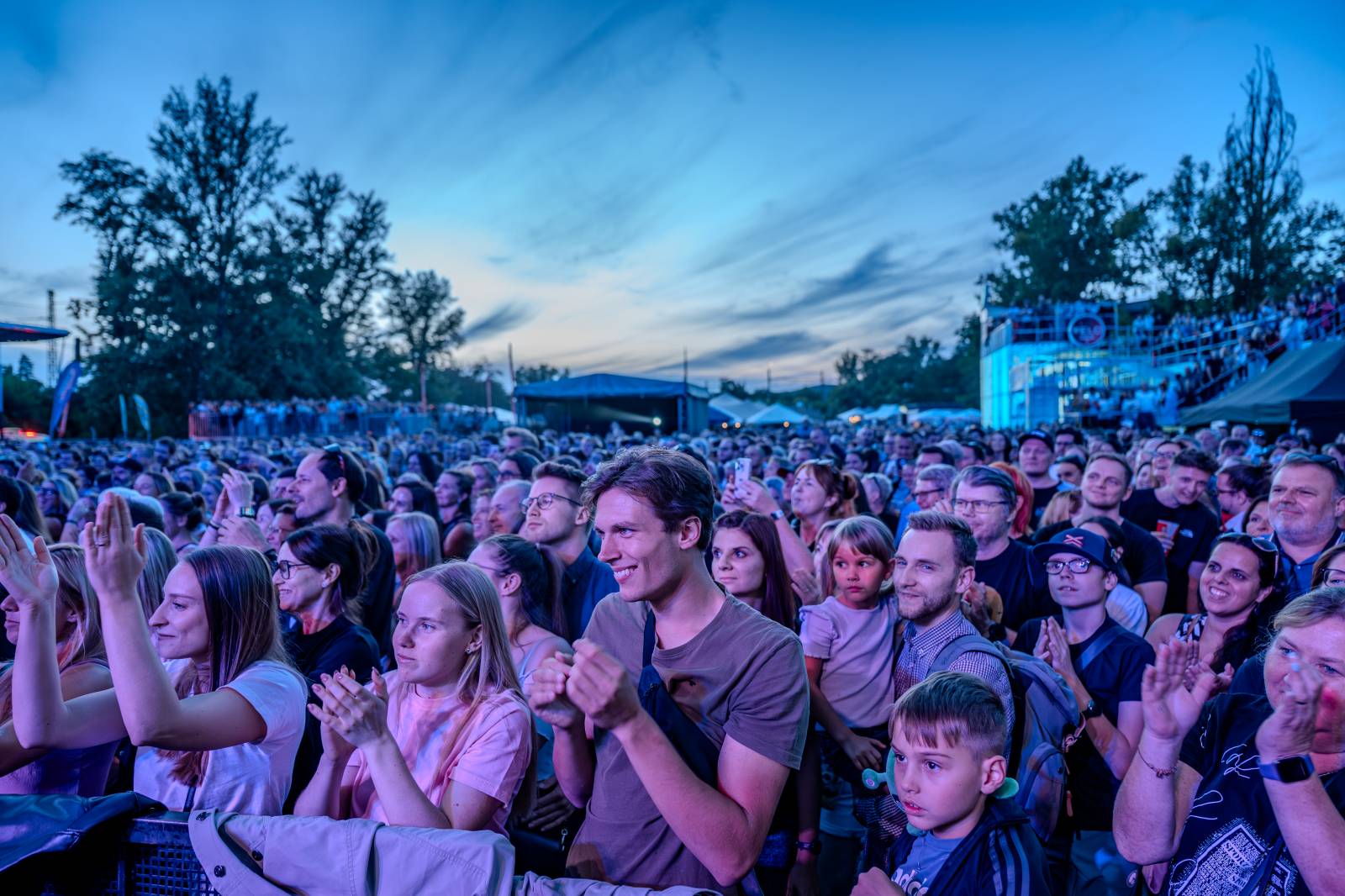Mig 21 roztančili Holešovice, Areál 7 proměnili v jednu velkou párty