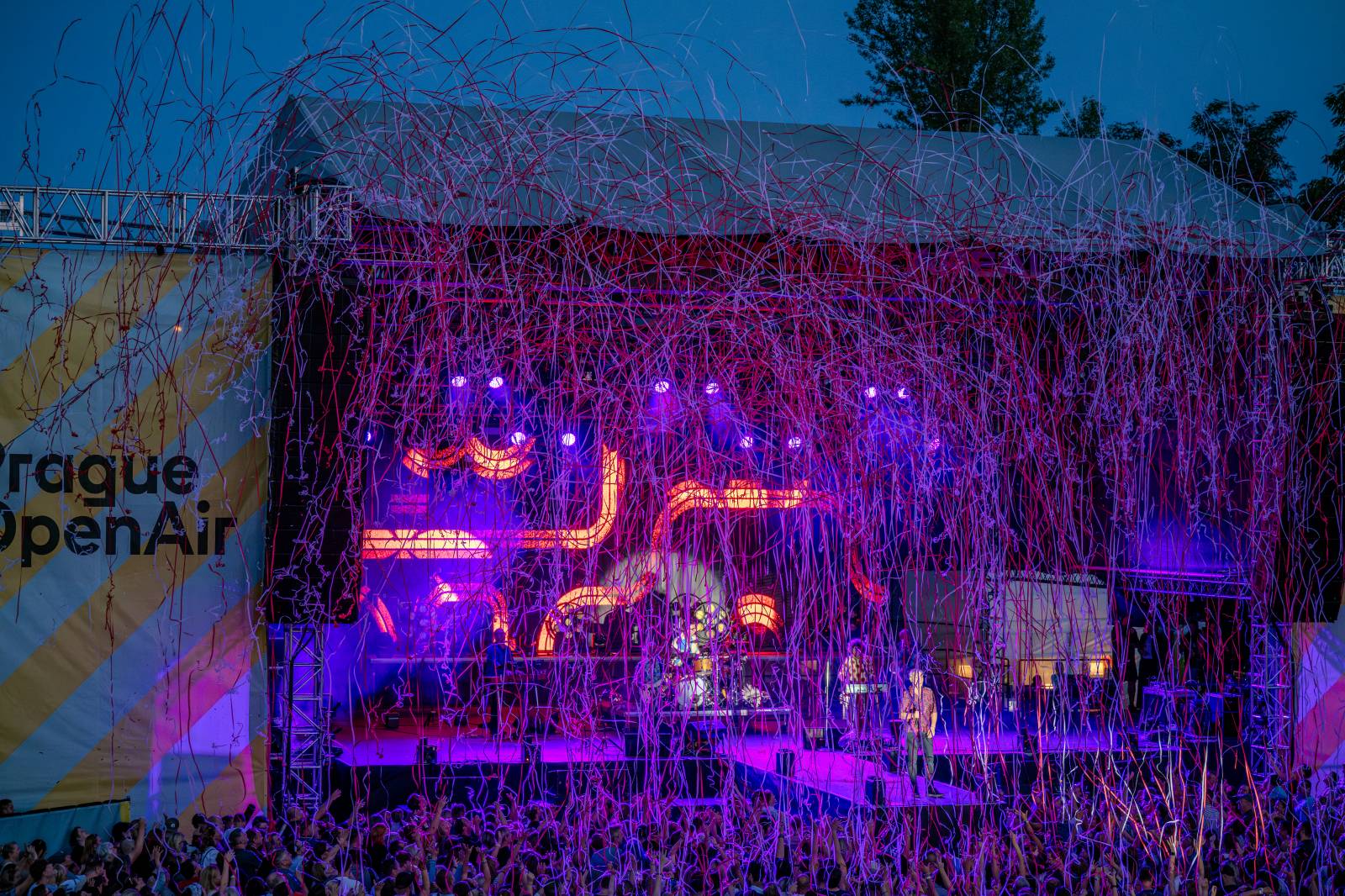 Mig 21 roztančili Holešovice, Areál 7 proměnili v jednu velkou párty