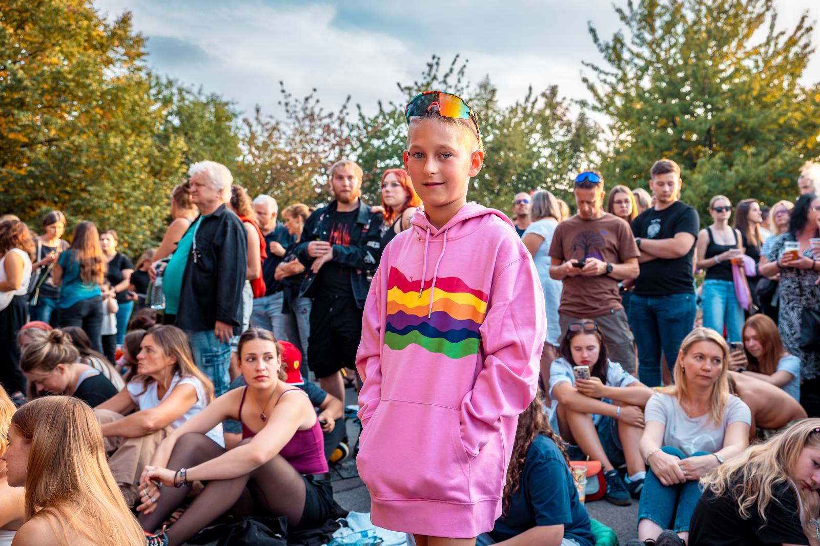 Tomáš Klus improvizoval, fotil se a rozesmíval. V Butky Parku si fanoušky omotal kolem prstu