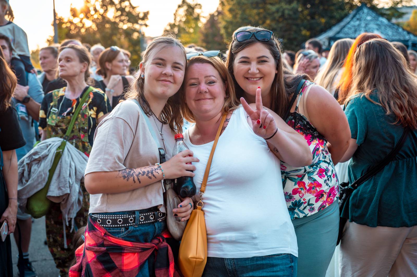 Tomáš Klus improvizoval, fotil se a rozesmíval. V Butky Parku si fanoušky omotal kolem prstu