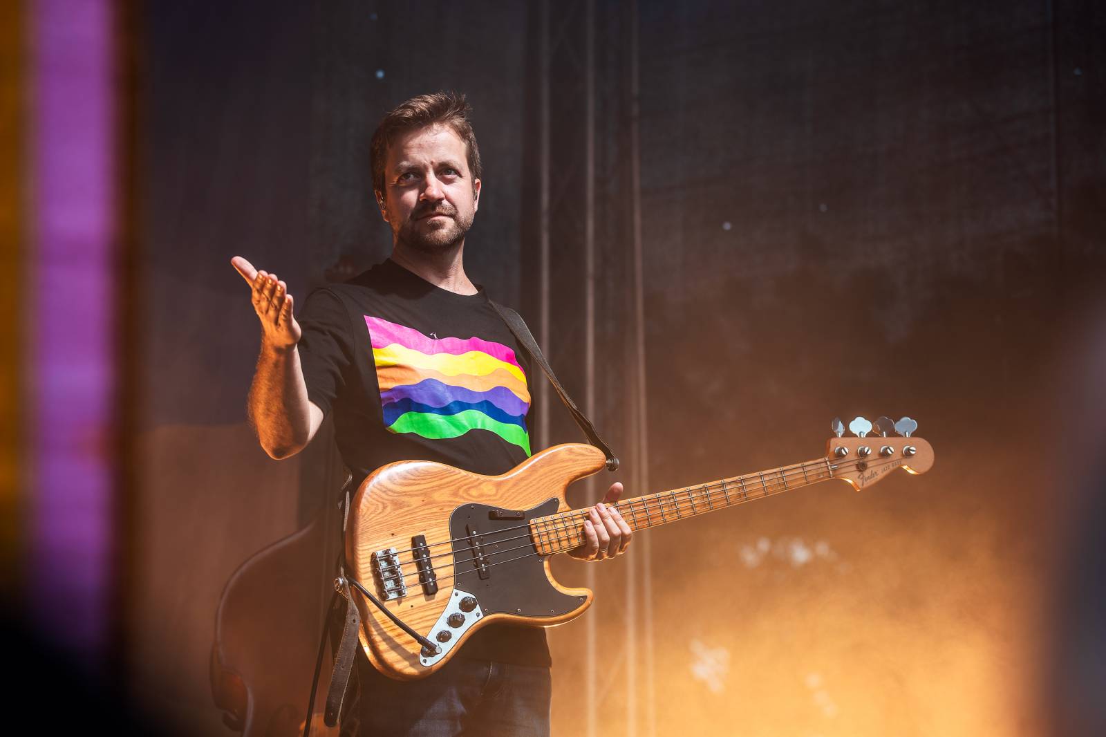 Tomáš Klus improvizoval, fotil se a rozesmíval. V Butky Parku si fanoušky omotal kolem prstu