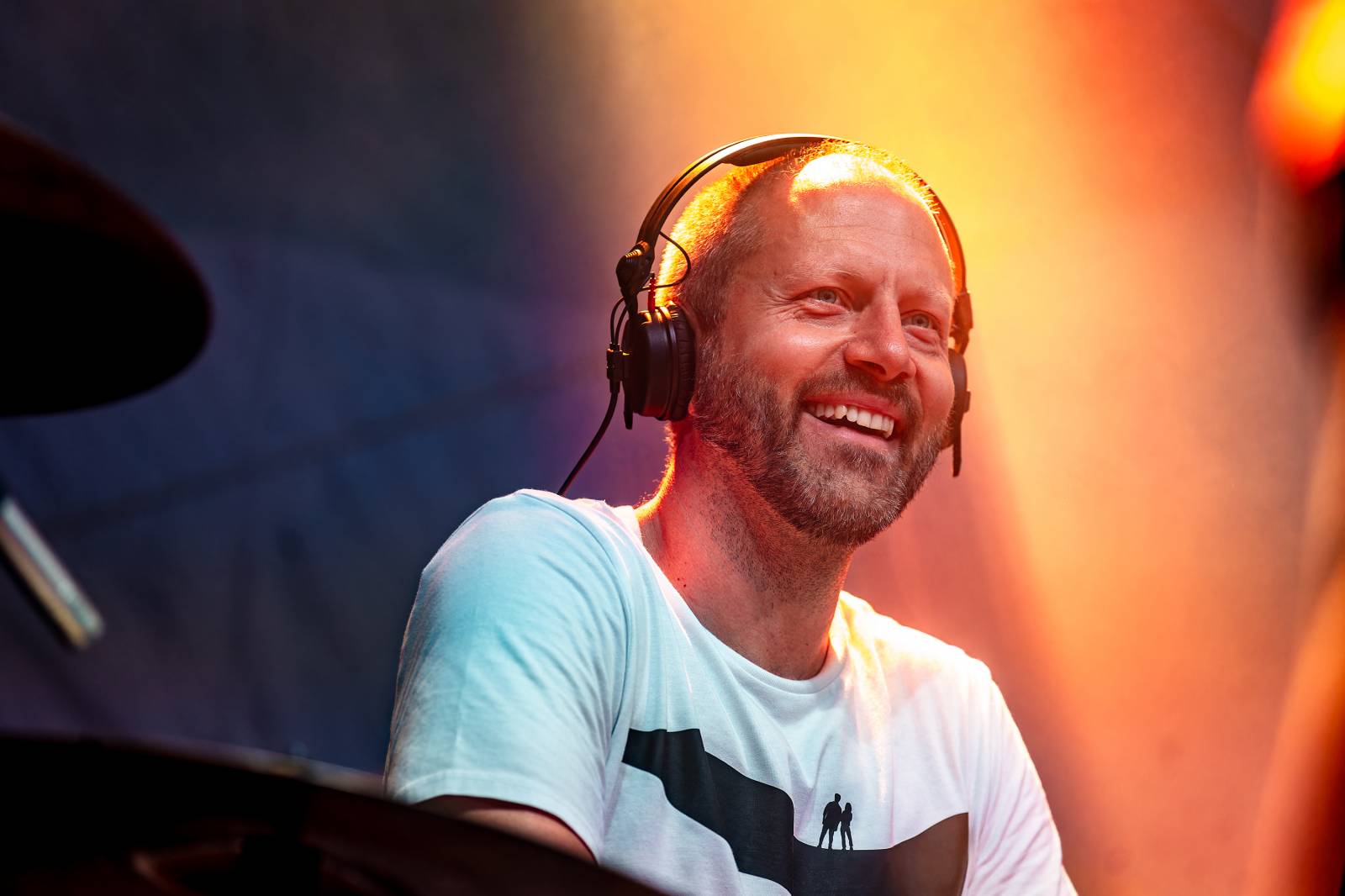 Tomáš Klus improvizoval, fotil se a rozesmíval. V Butky Parku si fanoušky omotal kolem prstu