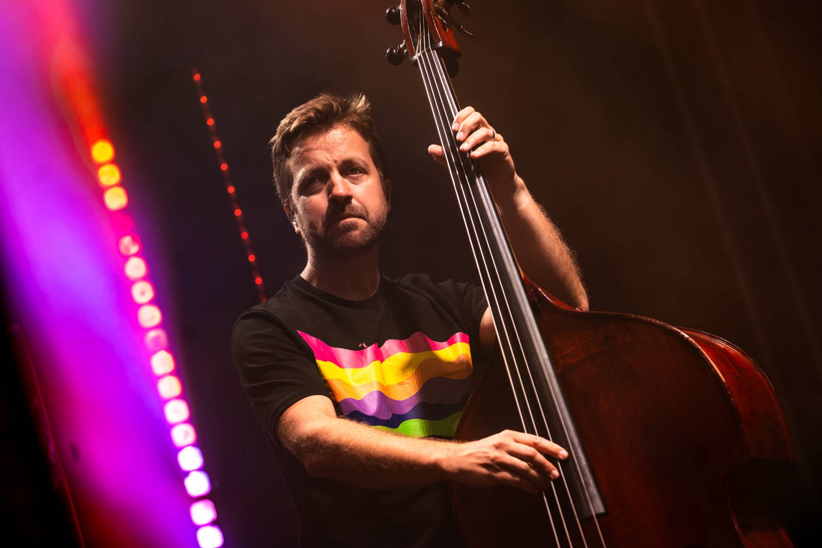 Tomáš Klus improvizoval, fotil se a rozesmíval. V Butky Parku si fanoušky omotal kolem prstu