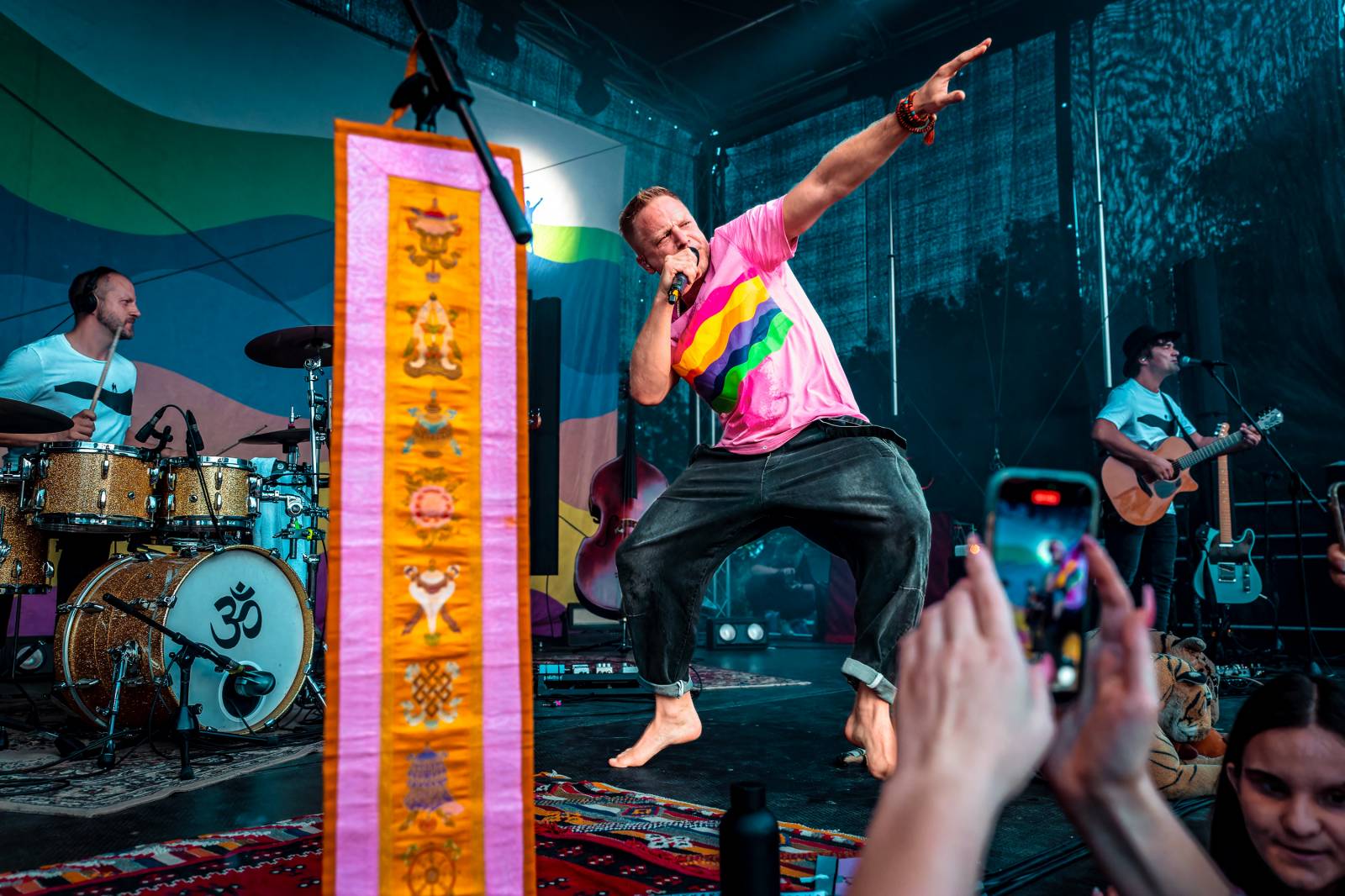 Tomáš Klus improvizoval, fotil se a rozesmíval. V Butky Parku si fanoušky omotal kolem prstu