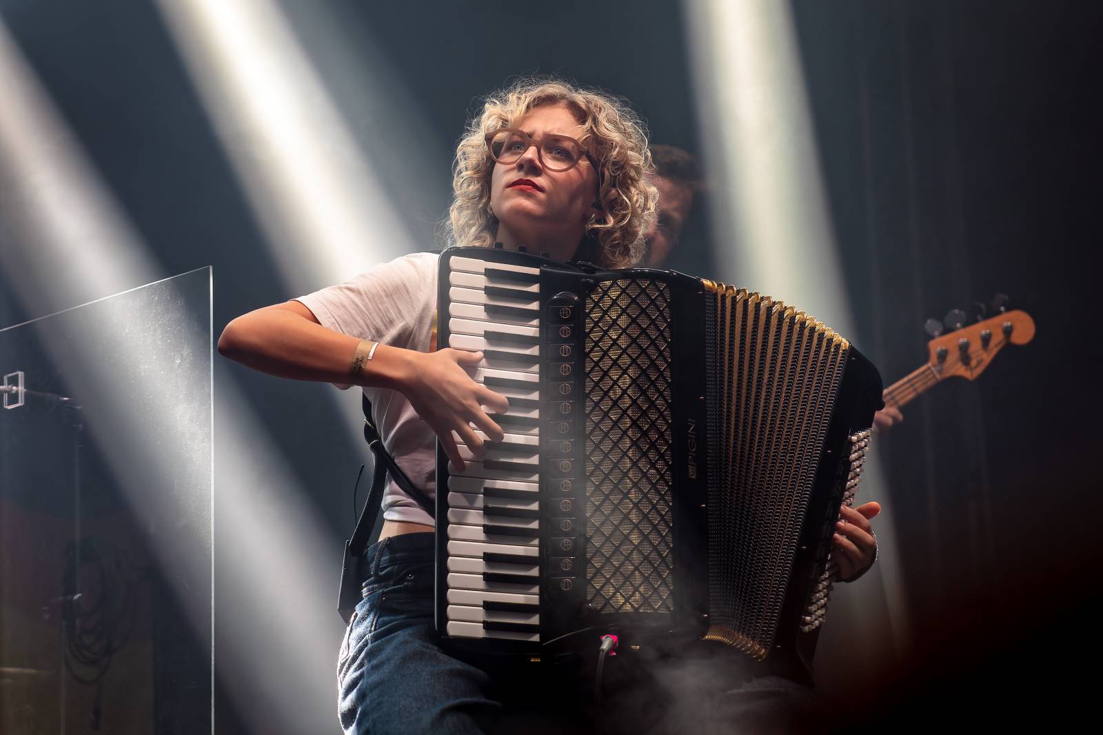 Tomáš Klus improvizoval, fotil se a rozesmíval. V Butky Parku si fanoušky omotal kolem prstu