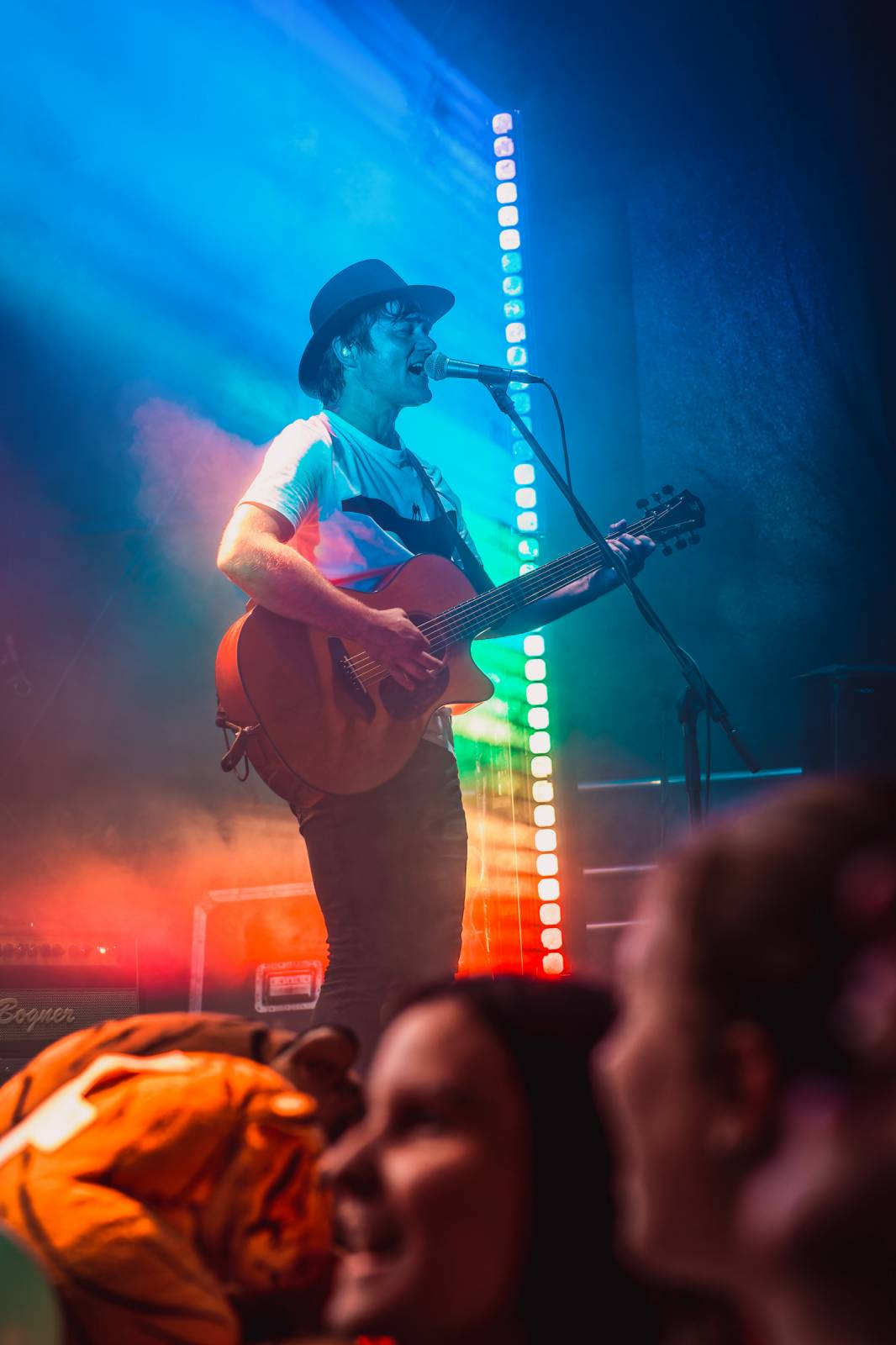 Tomáš Klus improvizoval, fotil se a rozesmíval. V Butky Parku si fanoušky omotal kolem prstu