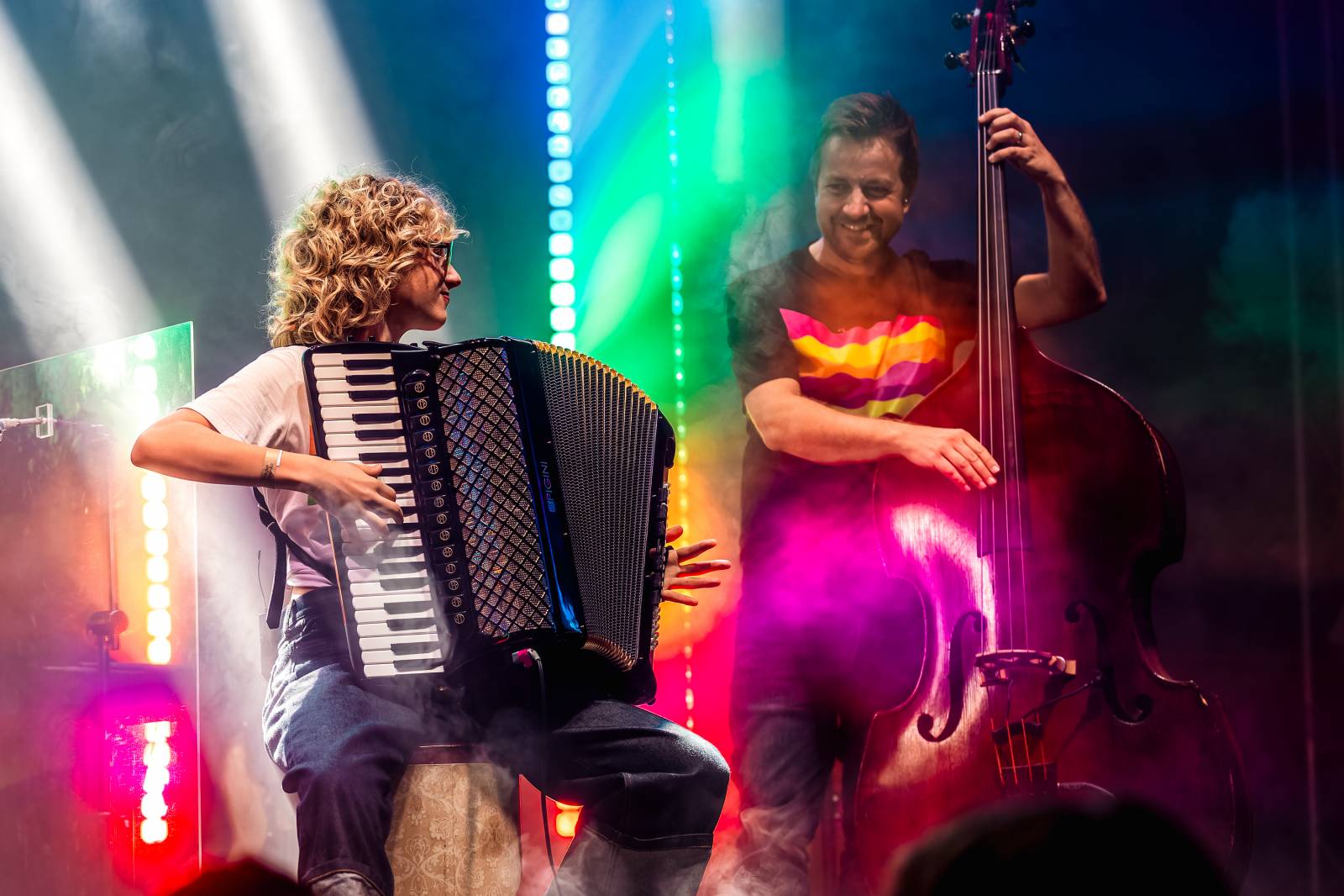 Tomáš Klus improvizoval, fotil se a rozesmíval. V Butky Parku si fanoušky omotal kolem prstu