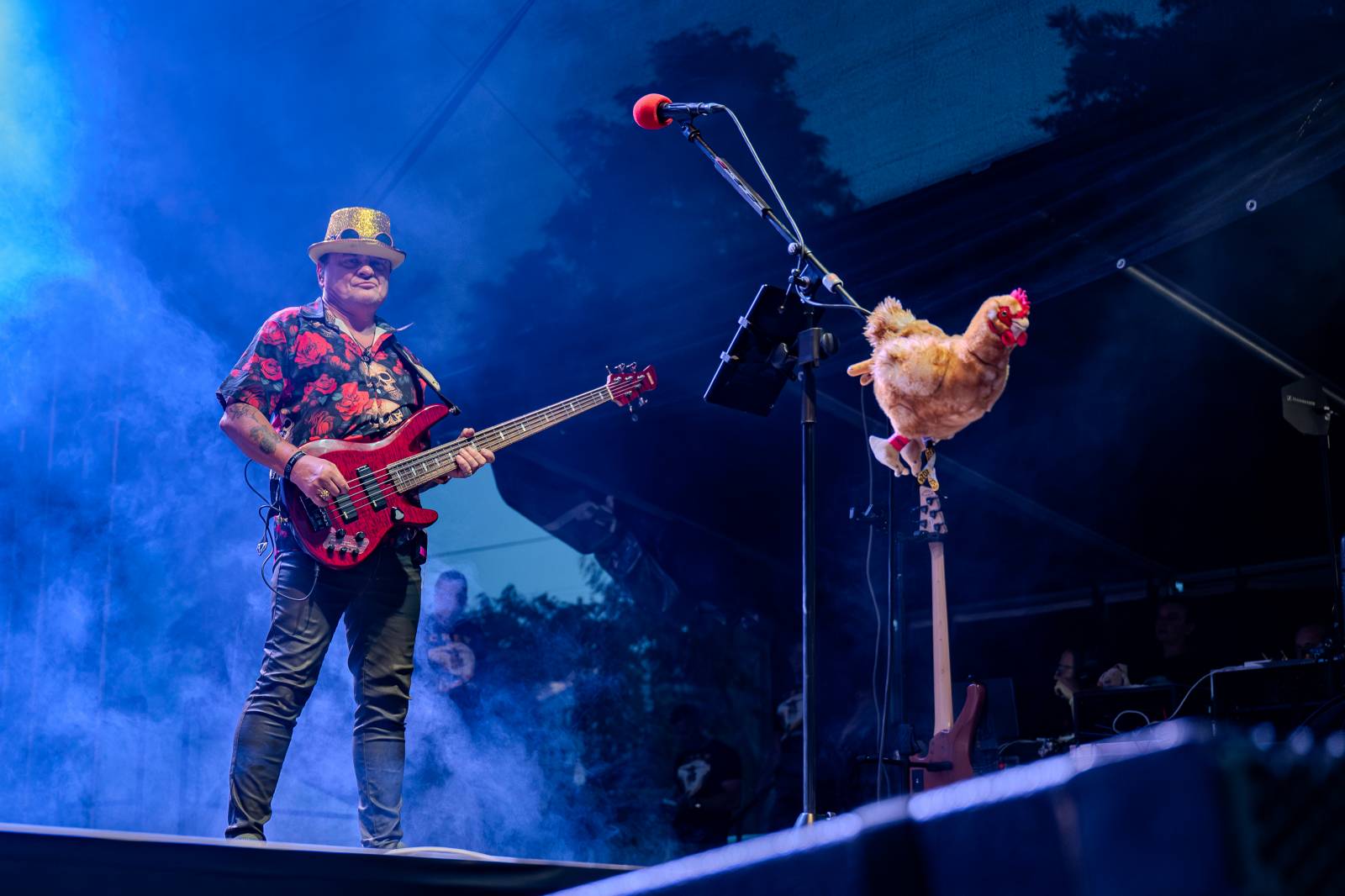 Kytarový souboj i hit za hitem. Pražský výběr dorazil do Areálu 7 v Praze s hostem Stevenem Mercuriem