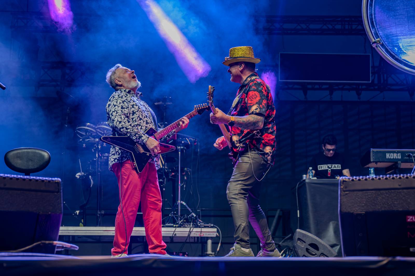 Kytarový souboj i hit za hitem. Pražský výběr dorazil do Areálu 7 v Praze s hostem Stevenem Mercuriem