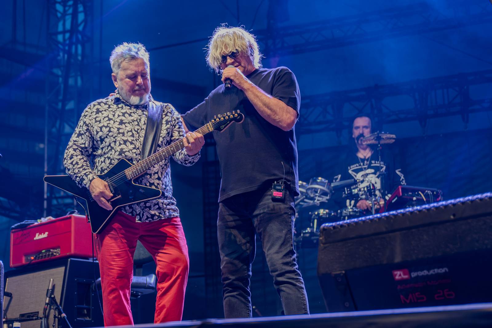 Kytarový souboj i hit za hitem. Pražský výběr dorazil do Areálu 7 v Praze s hostem Stevenem Mercuriem