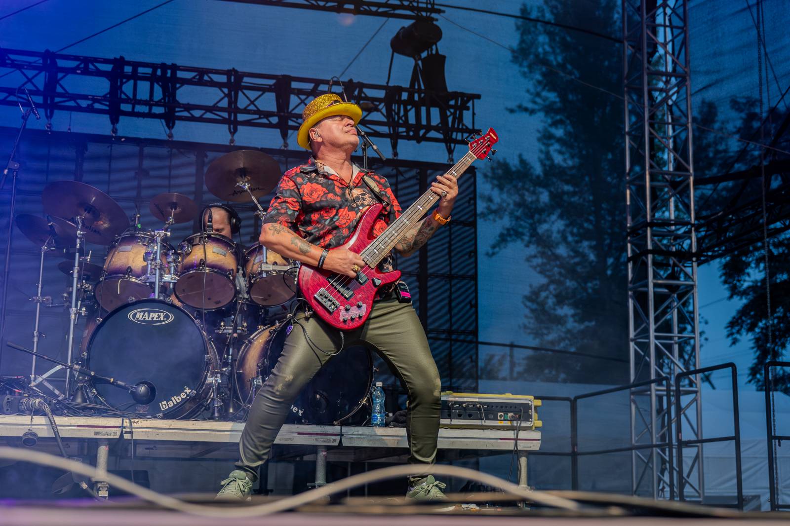 Kytarový souboj i hit za hitem. Pražský výběr dorazil do Areálu 7 v Praze s hostem Stevenem Mercuriem