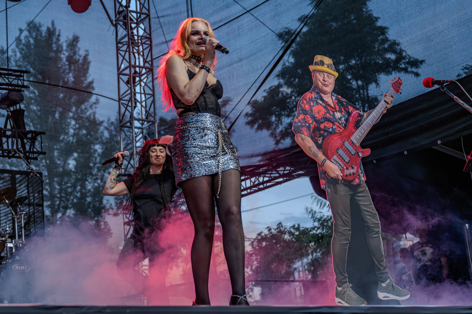 Kytarový souboj i hit za hitem. Pražský výběr dorazil do Areálu 7 v Praze s hostem Stevenem Mercuriem