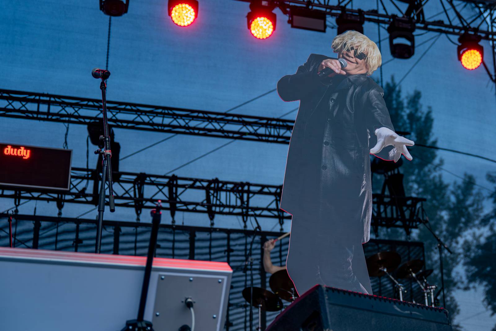 Kytarový souboj i hit za hitem. Pražský výběr dorazil do Areálu 7 v Praze s hostem Stevenem Mercuriem