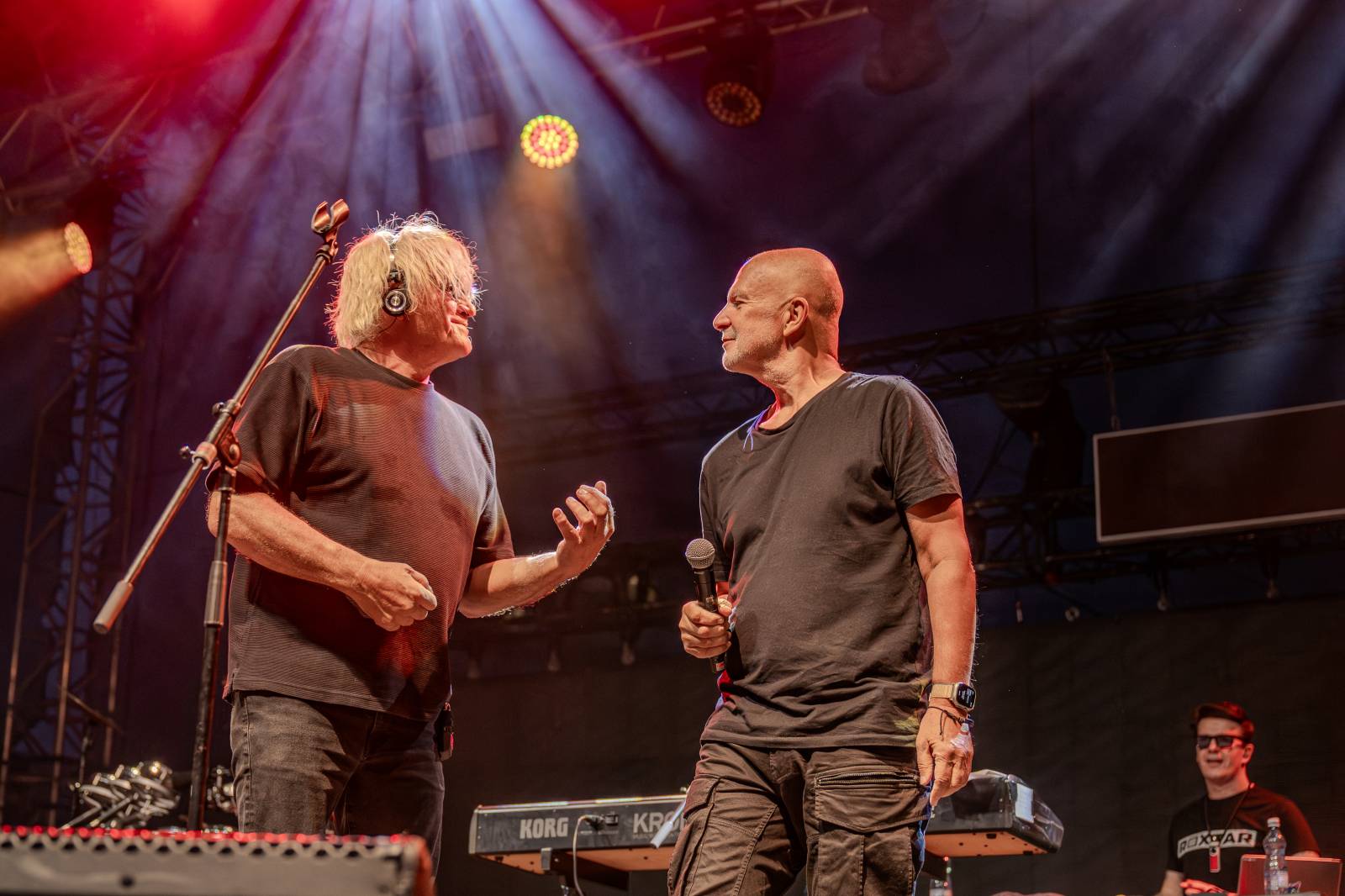 Kytarový souboj i hit za hitem. Pražský výběr dorazil do Areálu 7 v Praze s hostem Stevenem Mercuriem