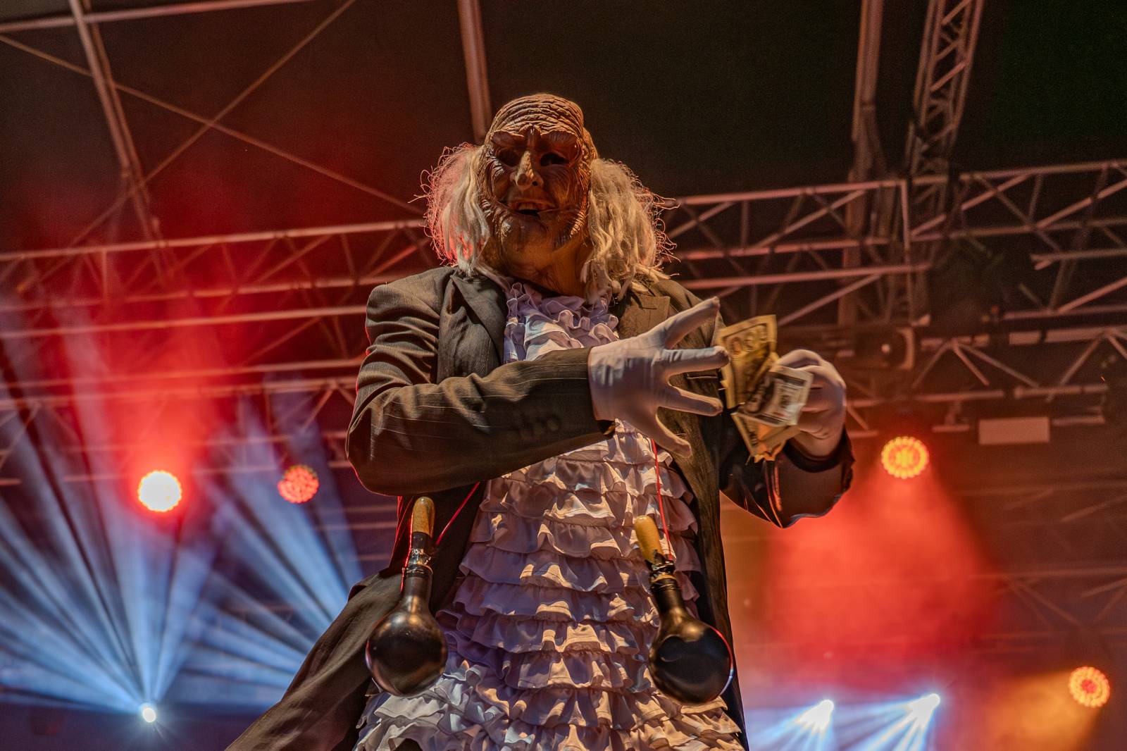 Kytarový souboj i hit za hitem. Pražský výběr dorazil do Areálu 7 v Praze s hostem Stevenem Mercuriem