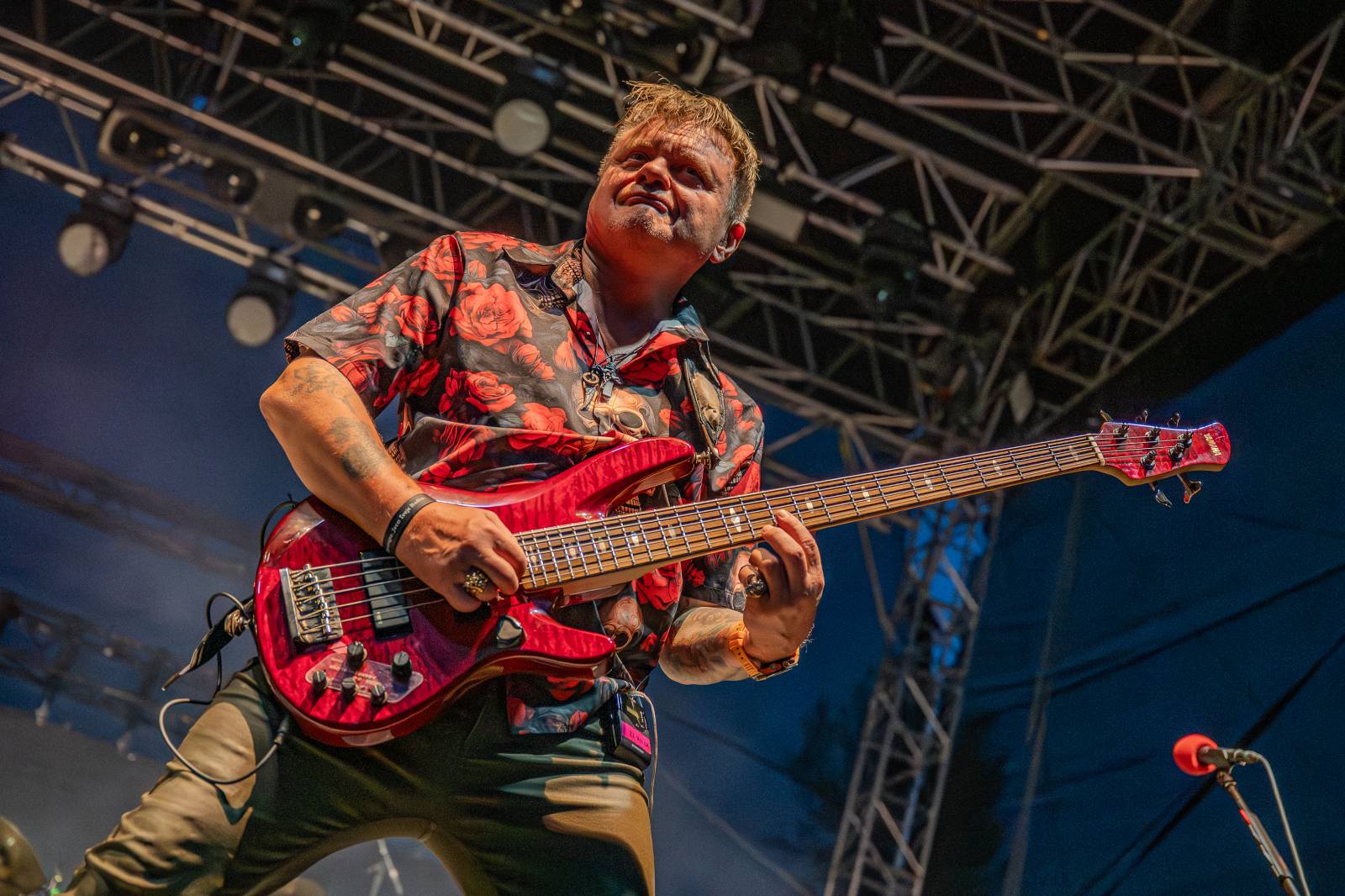 Kytarový souboj i hit za hitem. Pražský výběr dorazil do Areálu 7 v Praze s hostem Stevenem Mercuriem