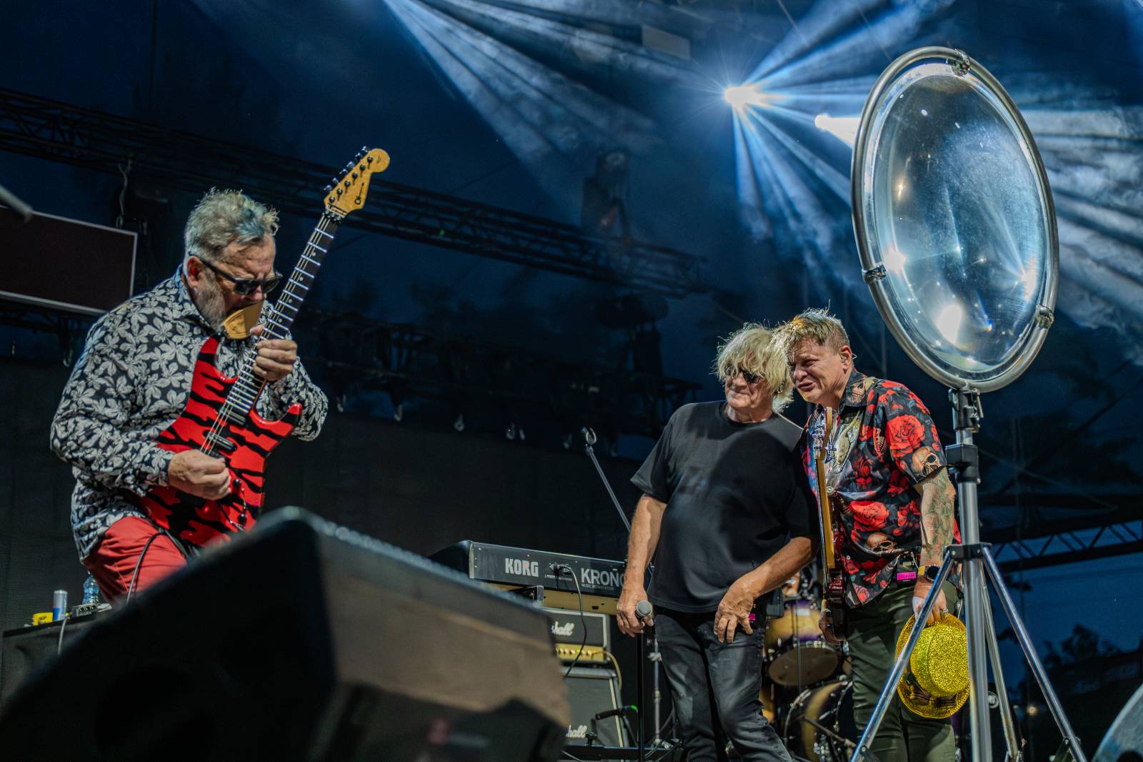 Kytarový souboj i hit za hitem. Pražský výběr dorazil do Areálu 7 v Praze s hostem Stevenem Mercuriem