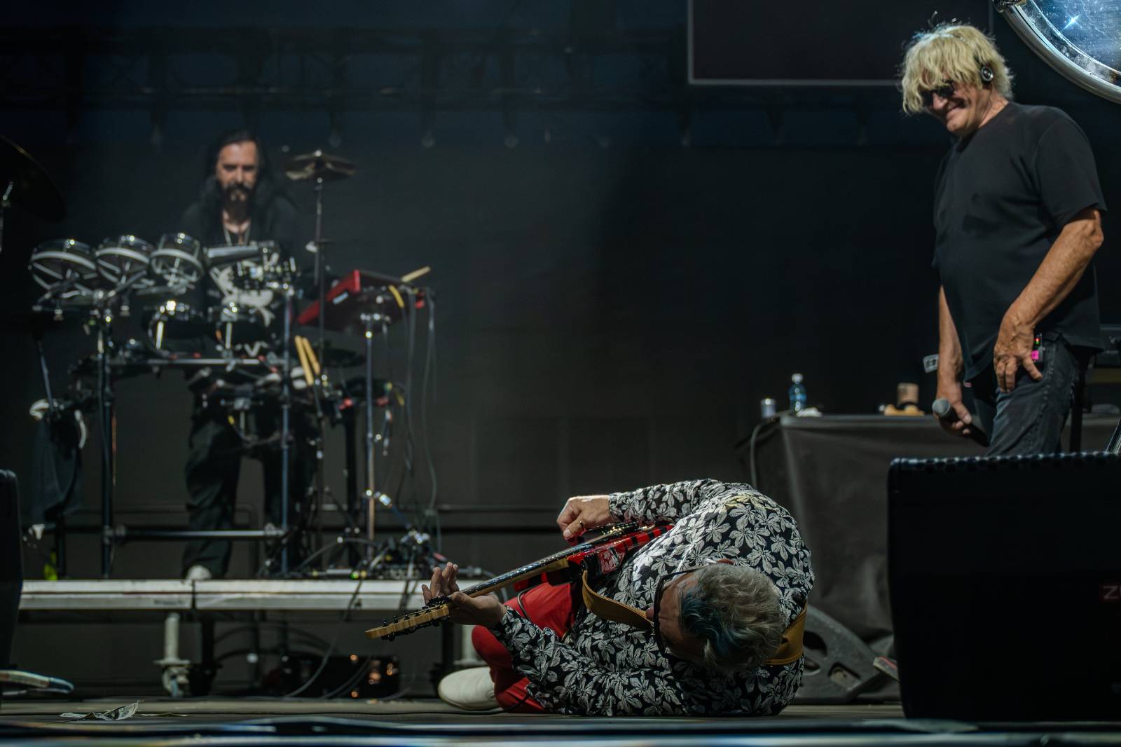 Kytarový souboj i hit za hitem. Pražský výběr dorazil do Areálu 7 v Praze s hostem Stevenem Mercuriem