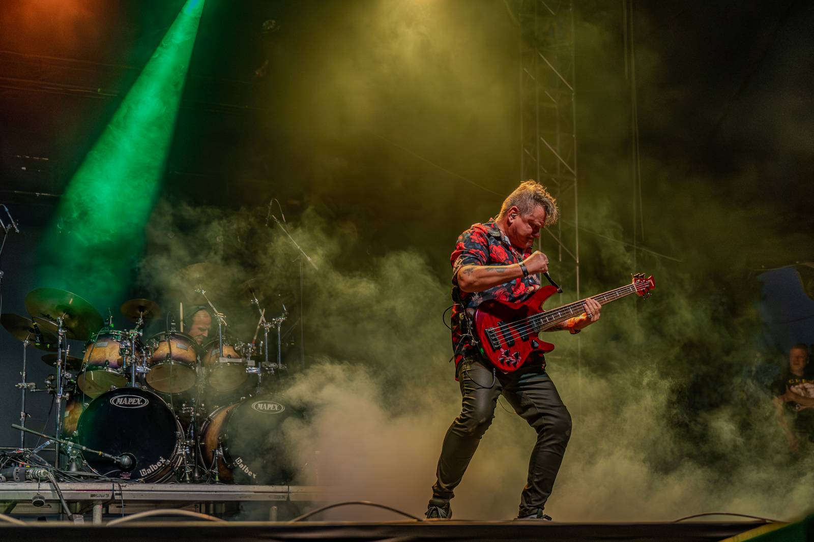 Kytarový souboj i hit za hitem. Pražský výběr dorazil do Areálu 7 v Praze s hostem Stevenem Mercuriem