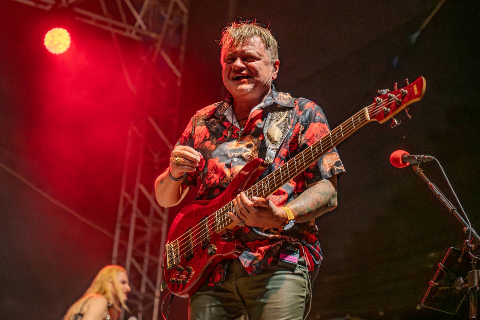 Kytarový souboj i hit za hitem. Pražský výběr dorazil do Areálu 7 v Praze s hostem Stevenem Mercuriem