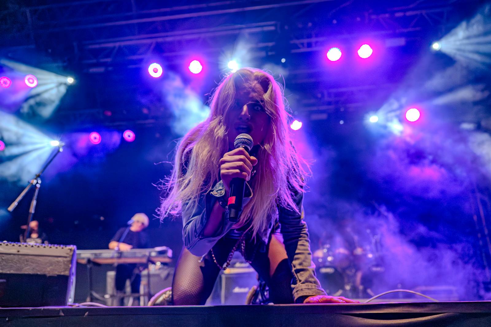 Kytarový souboj i hit za hitem. Pražský výběr dorazil do Areálu 7 v Praze s hostem Stevenem Mercuriem