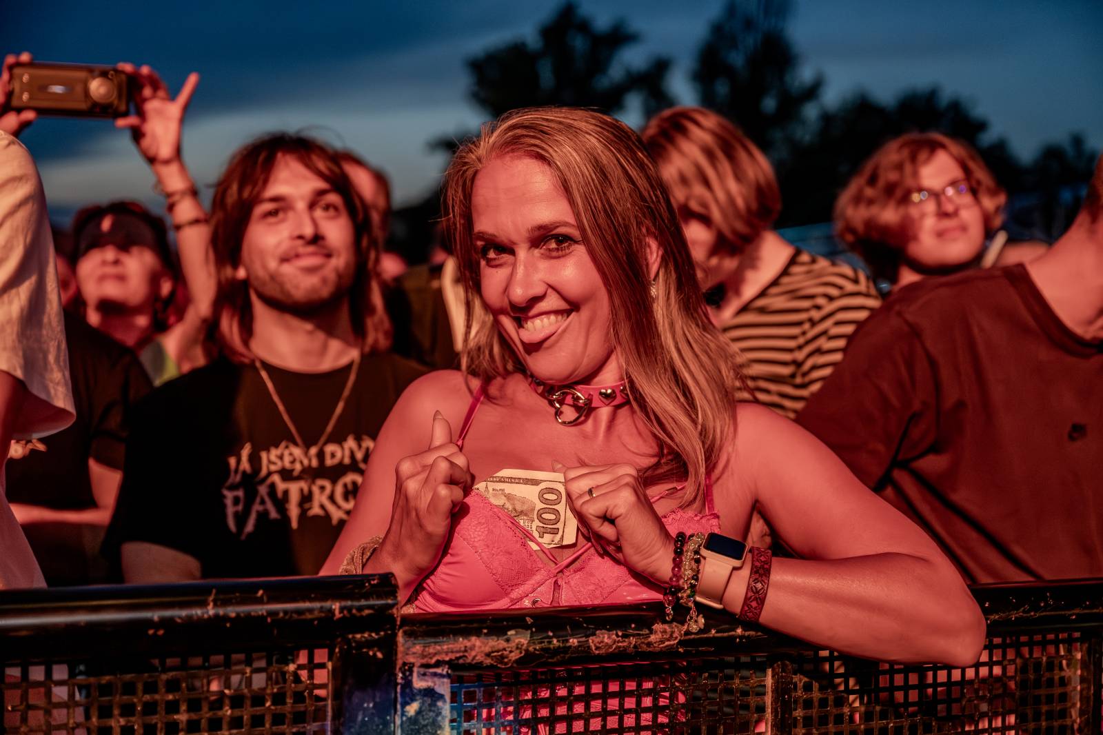 Kytarový souboj i hit za hitem. Pražský výběr dorazil do Areálu 7 v Praze s hostem Stevenem Mercuriem