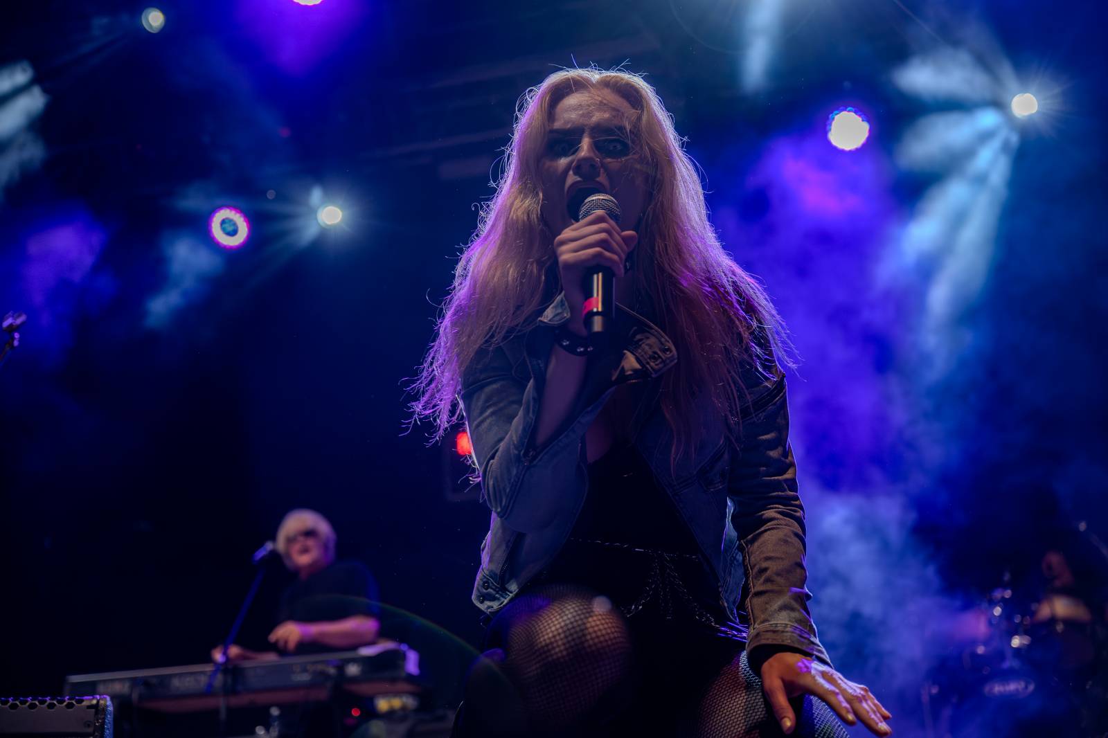 Kytarový souboj i hit za hitem. Pražský výběr dorazil do Areálu 7 v Praze s hostem Stevenem Mercuriem