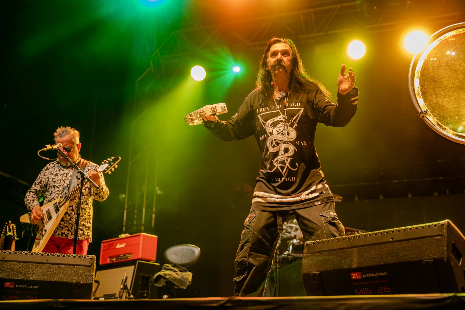 Kytarový souboj i hit za hitem. Pražský výběr dorazil do Areálu 7 v Praze s hostem Stevenem Mercuriem