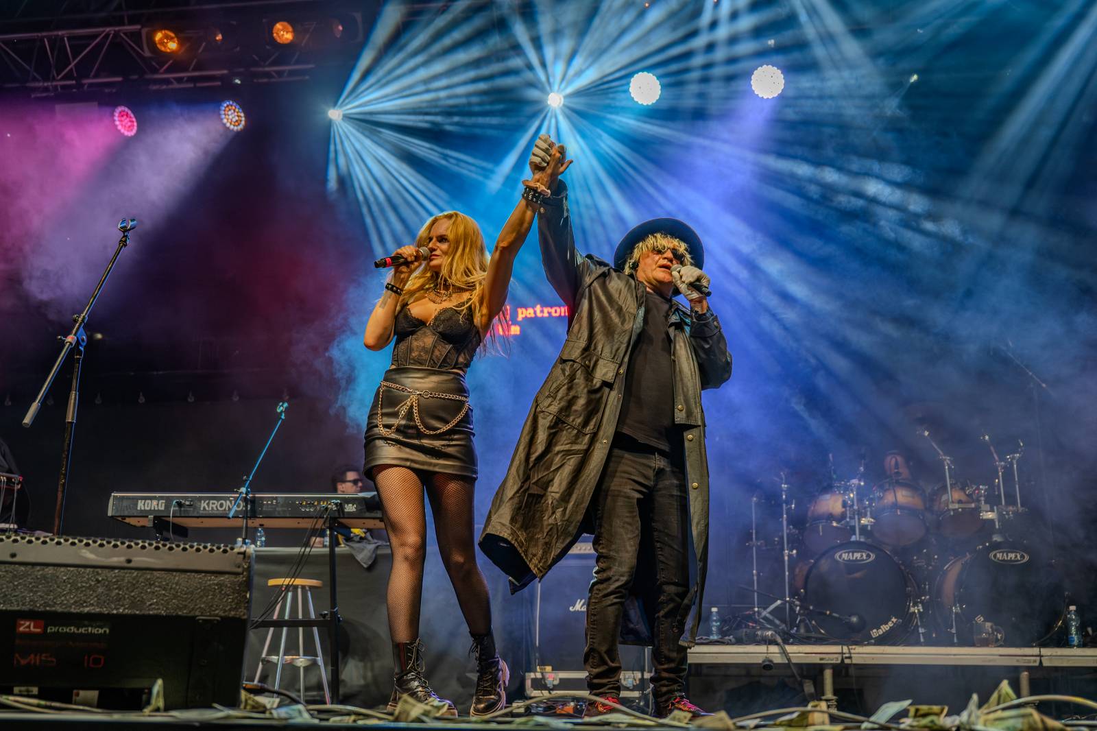 Kytarový souboj i hit za hitem. Pražský výběr dorazil do Areálu 7 v Praze s hostem Stevenem Mercuriem