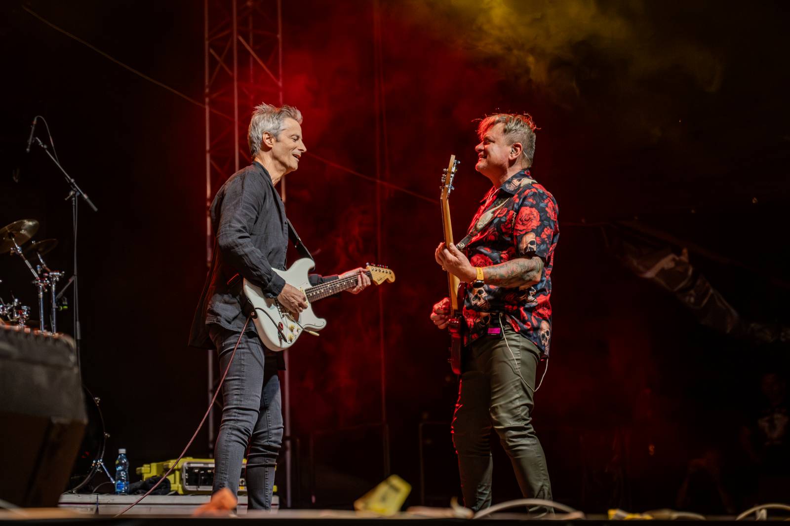 Kytarový souboj i hit za hitem. Pražský výběr dorazil do Areálu 7 v Praze s hostem Stevenem Mercuriem