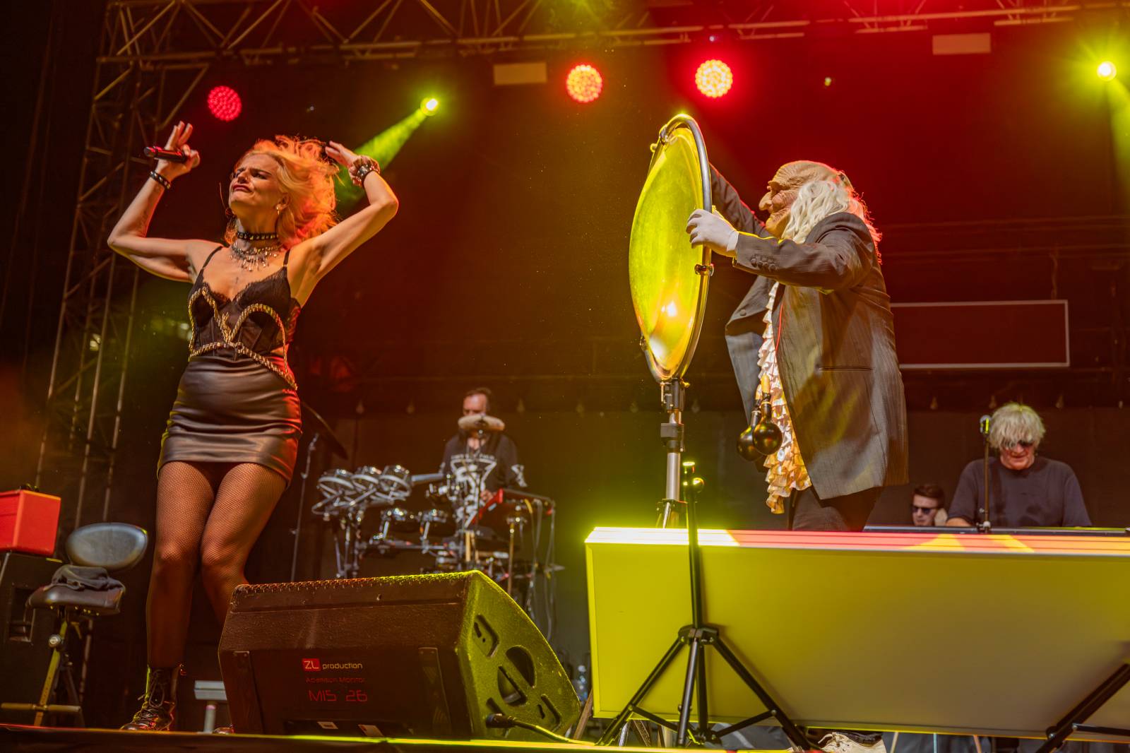 Kytarový souboj i hit za hitem. Pražský výběr dorazil do Areálu 7 v Praze s hostem Stevenem Mercuriem