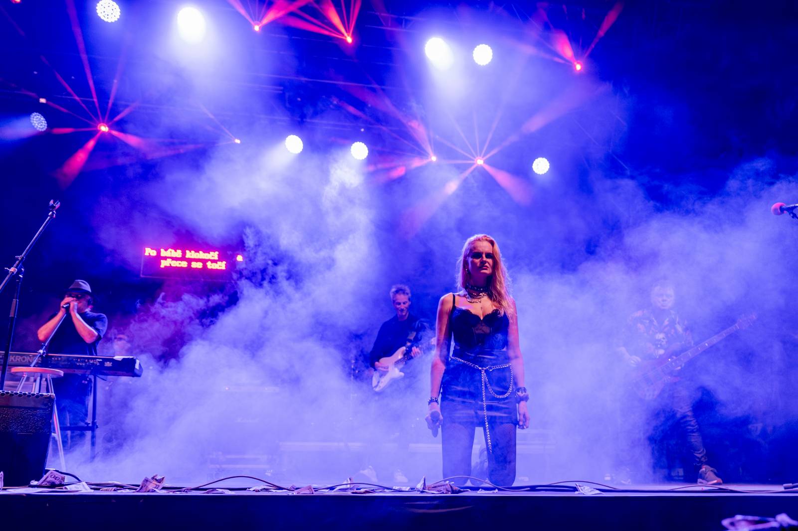 Kytarový souboj i hit za hitem. Pražský výběr dorazil do Areálu 7 v Praze s hostem Stevenem Mercuriem