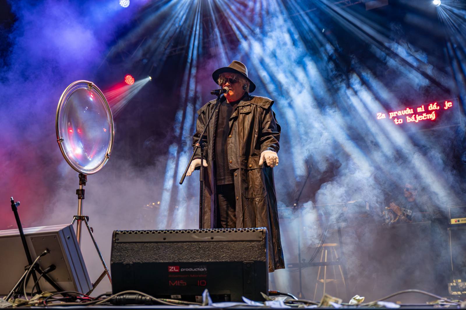 Kytarový souboj i hit za hitem. Pražský výběr dorazil do Areálu 7 v Praze s hostem Stevenem Mercuriem