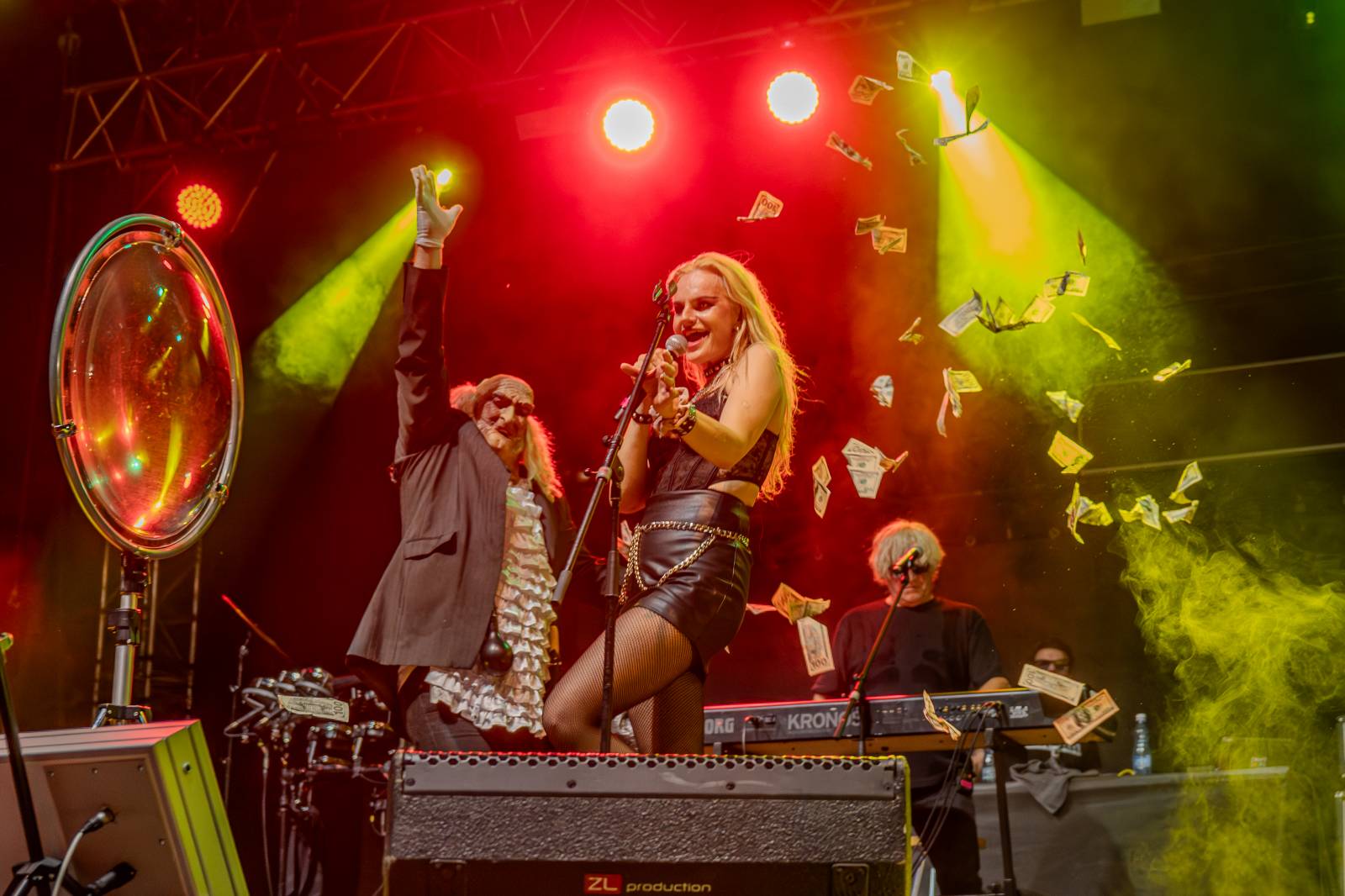 Kytarový souboj i hit za hitem. Pražský výběr dorazil do Areálu 7 v Praze s hostem Stevenem Mercuriem