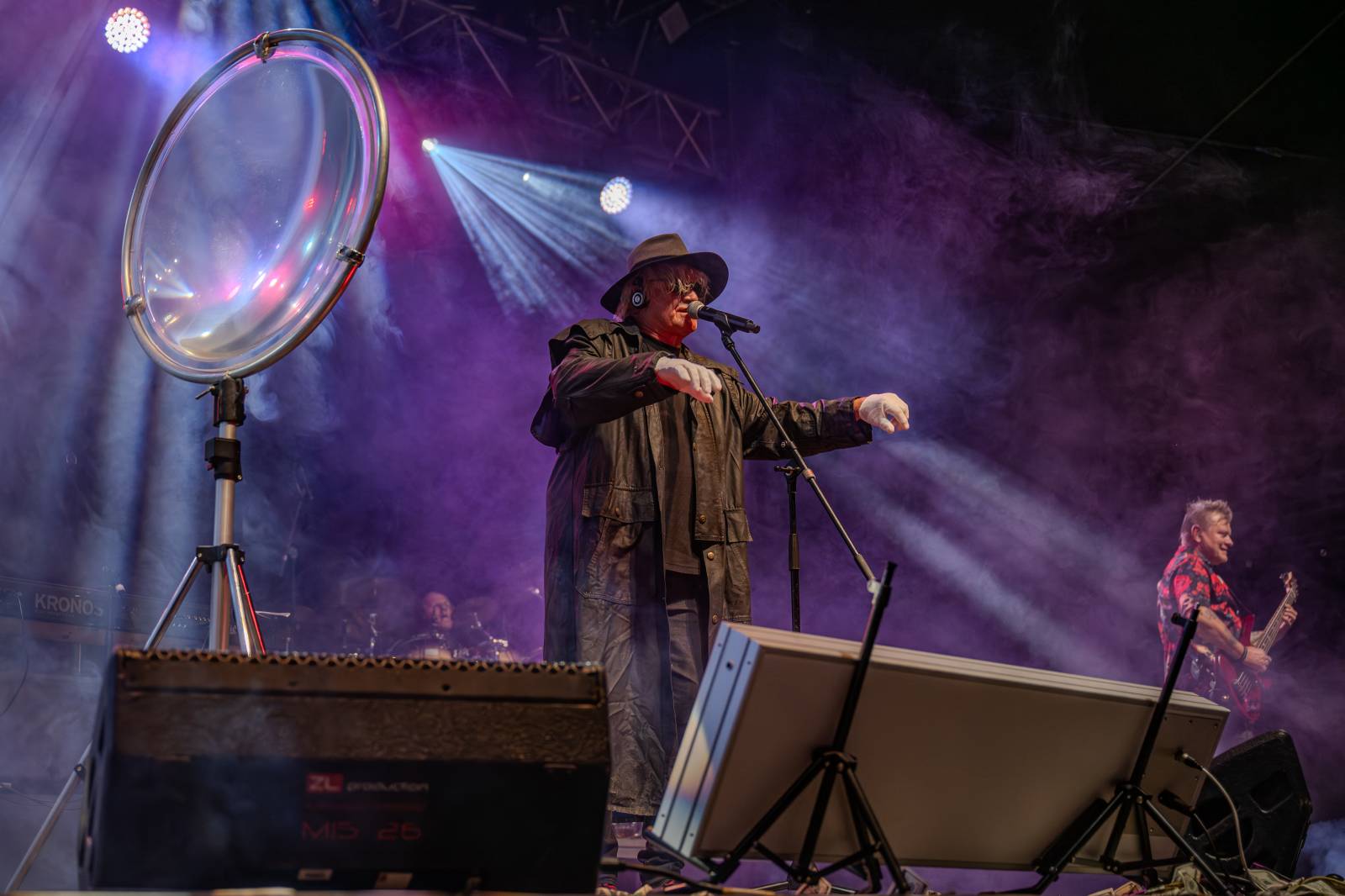 Kytarový souboj i hit za hitem. Pražský výběr dorazil do Areálu 7 v Praze s hostem Stevenem Mercuriem