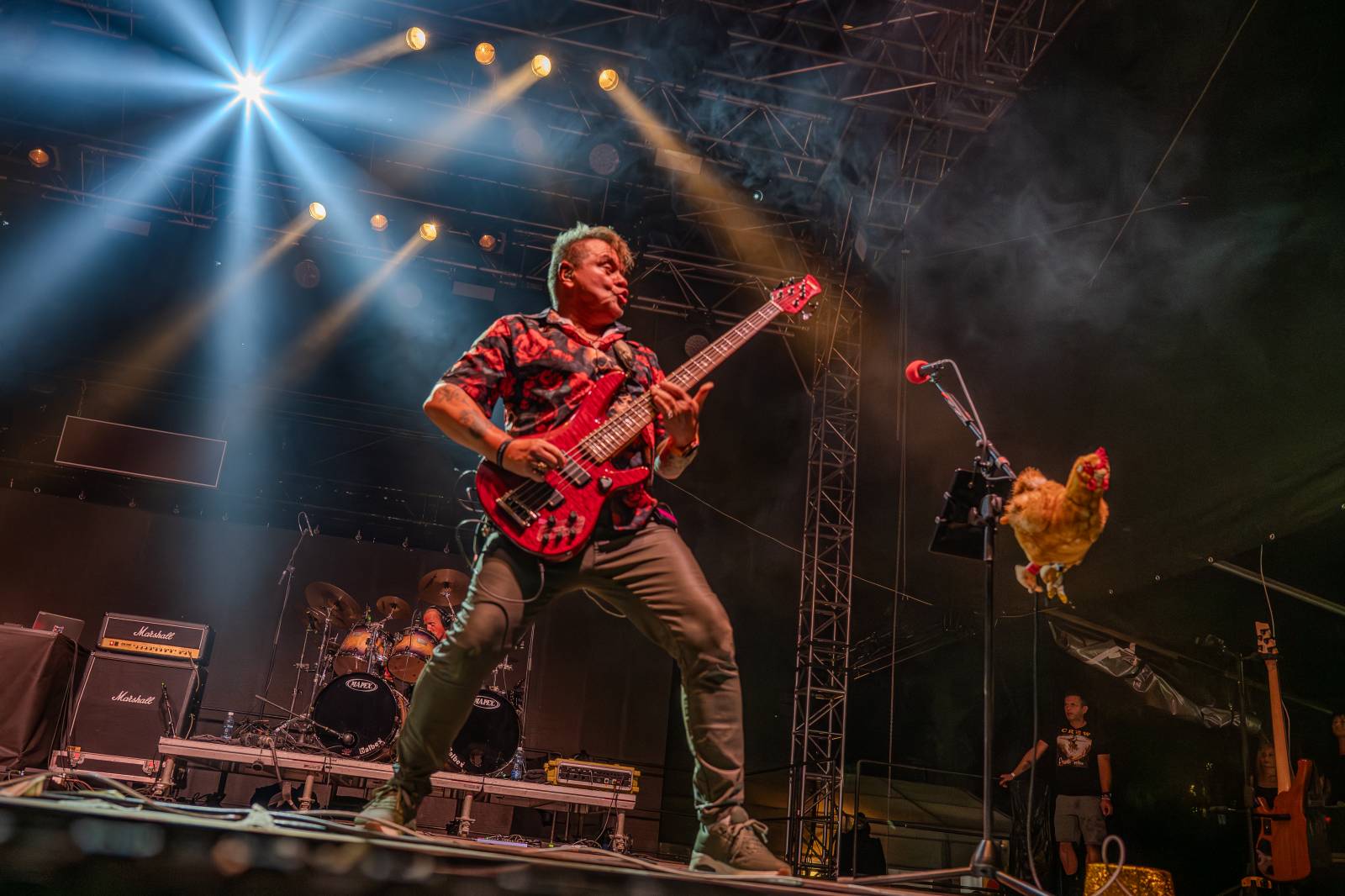 Kytarový souboj i hit za hitem. Pražský výběr dorazil do Areálu 7 v Praze s hostem Stevenem Mercuriem