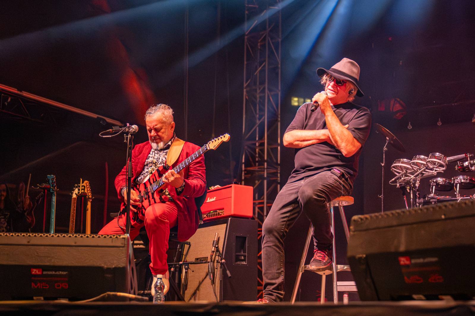 Kytarový souboj i hit za hitem. Pražský výběr dorazil do Areálu 7 v Praze s hostem Stevenem Mercuriem