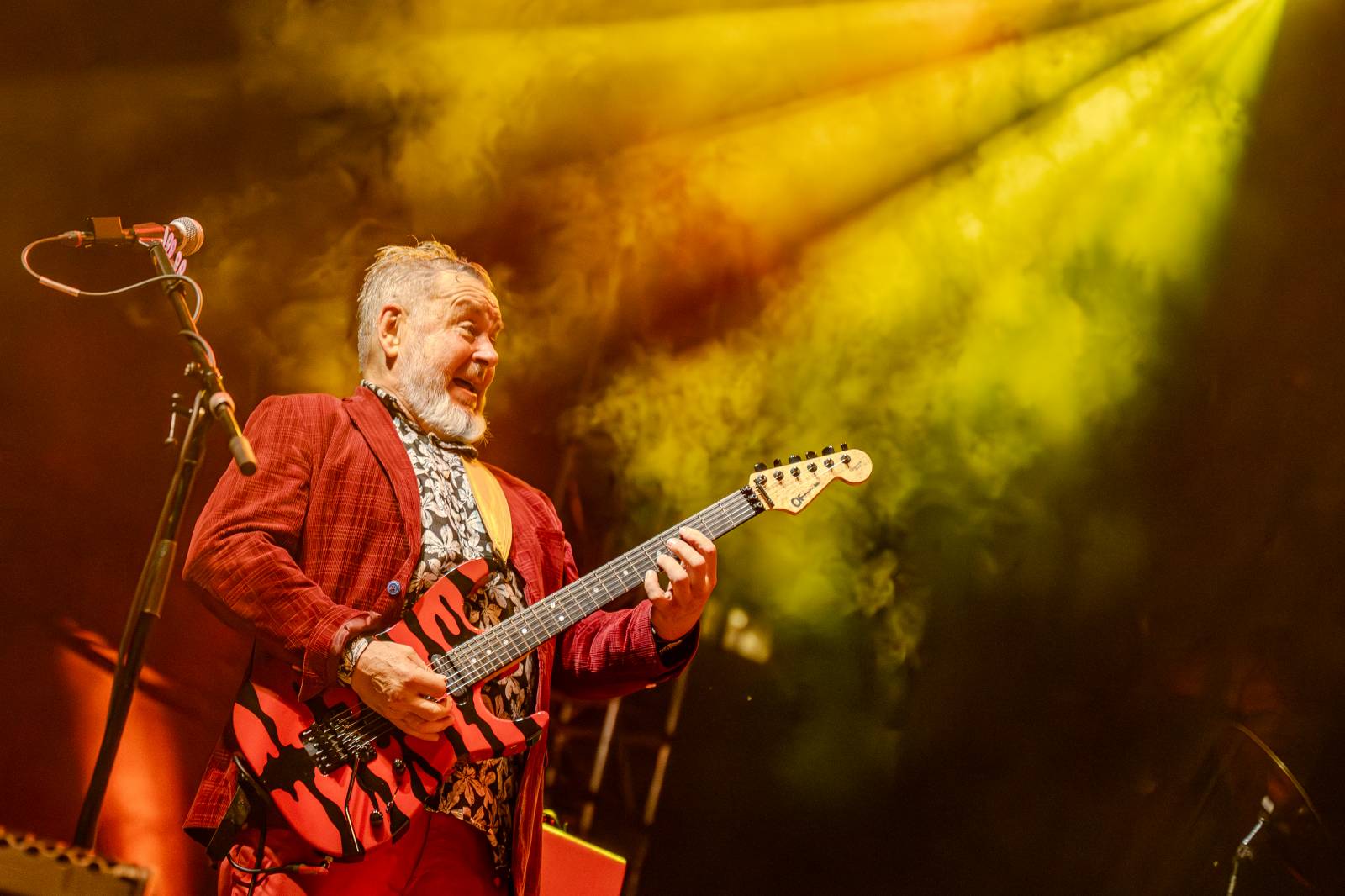 Kytarový souboj i hit za hitem. Pražský výběr dorazil do Areálu 7 v Praze s hostem Stevenem Mercuriem