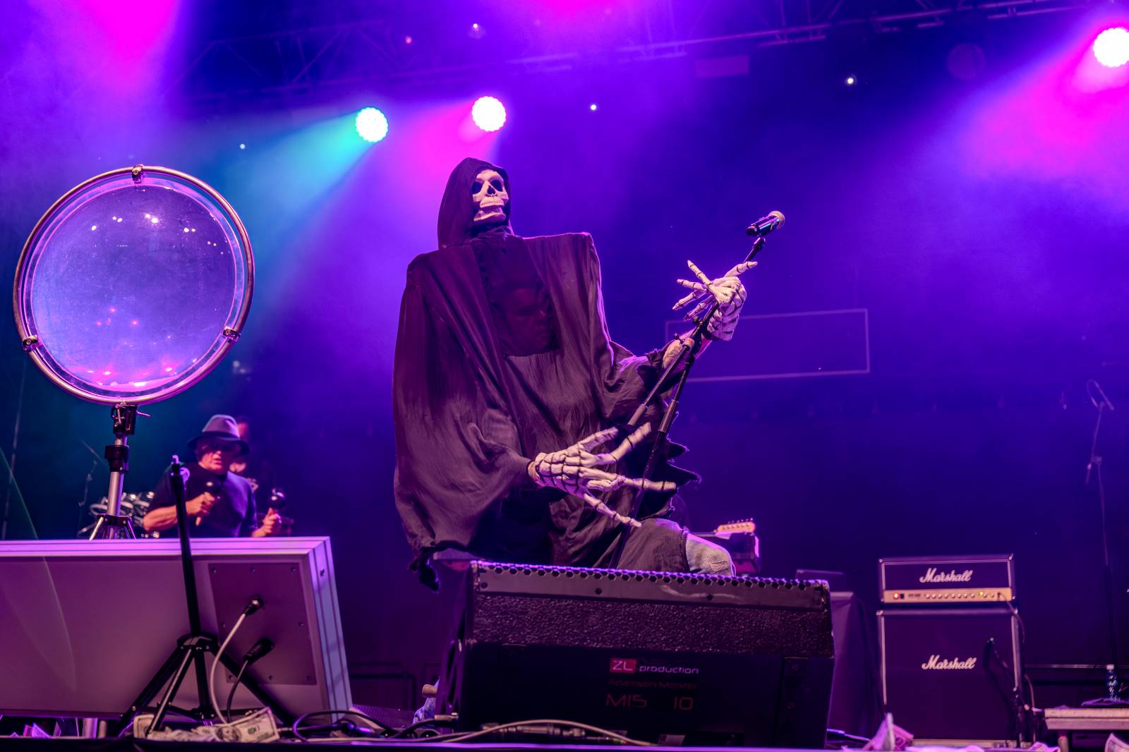 Kytarový souboj i hit za hitem. Pražský výběr dorazil do Areálu 7 v Praze s hostem Stevenem Mercuriem