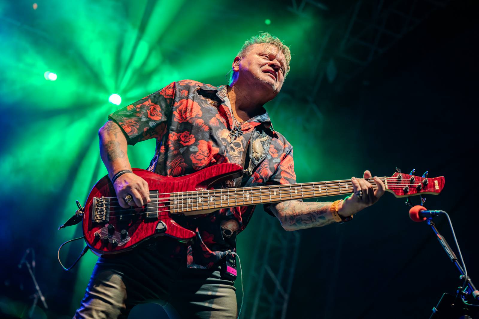 Kytarový souboj i hit za hitem. Pražský výběr dorazil do Areálu 7 v Praze s hostem Stevenem Mercuriem