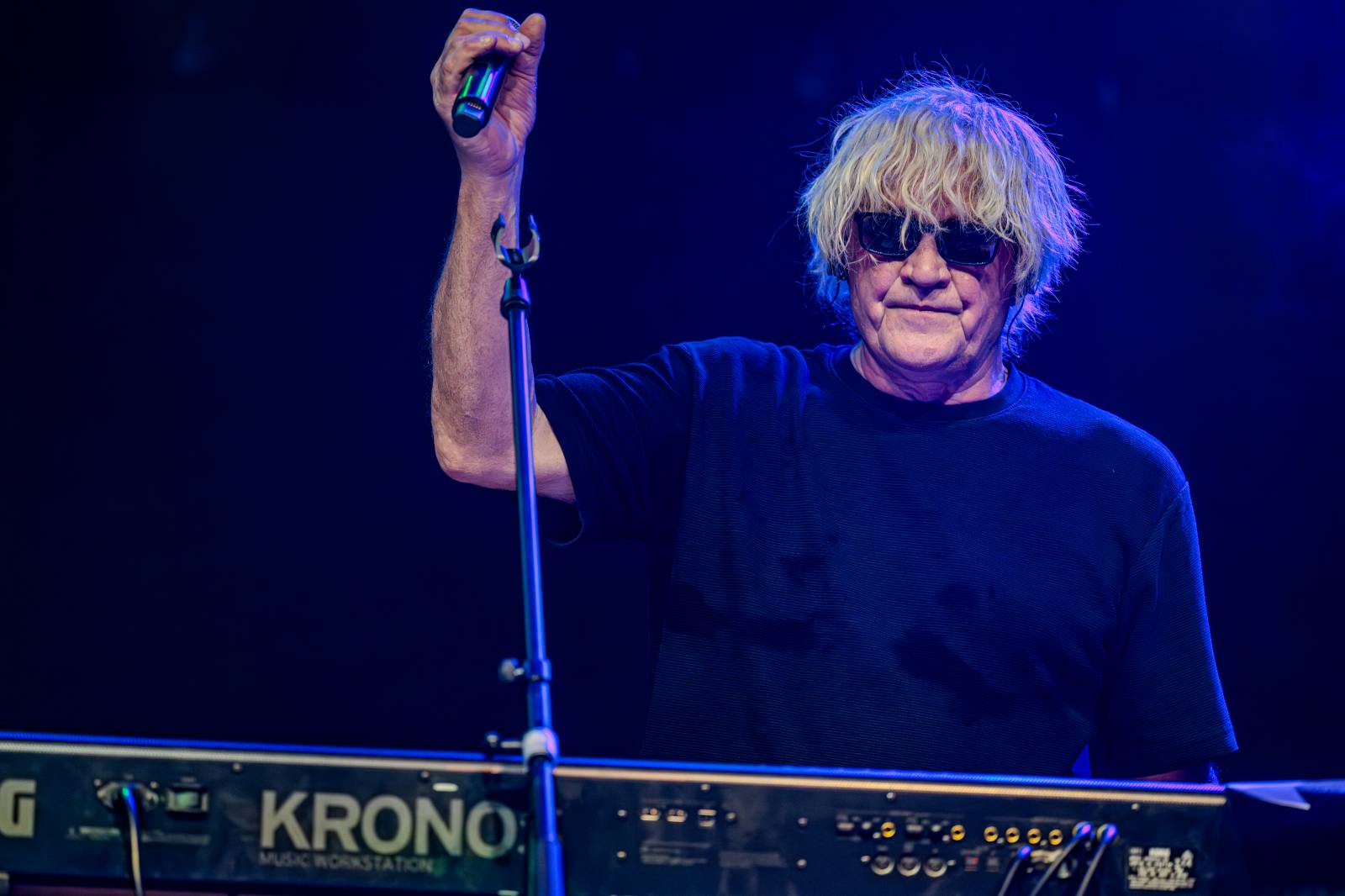 Kytarový souboj i hit za hitem. Pražský výběr dorazil do Areálu 7 v Praze s hostem Stevenem Mercuriem