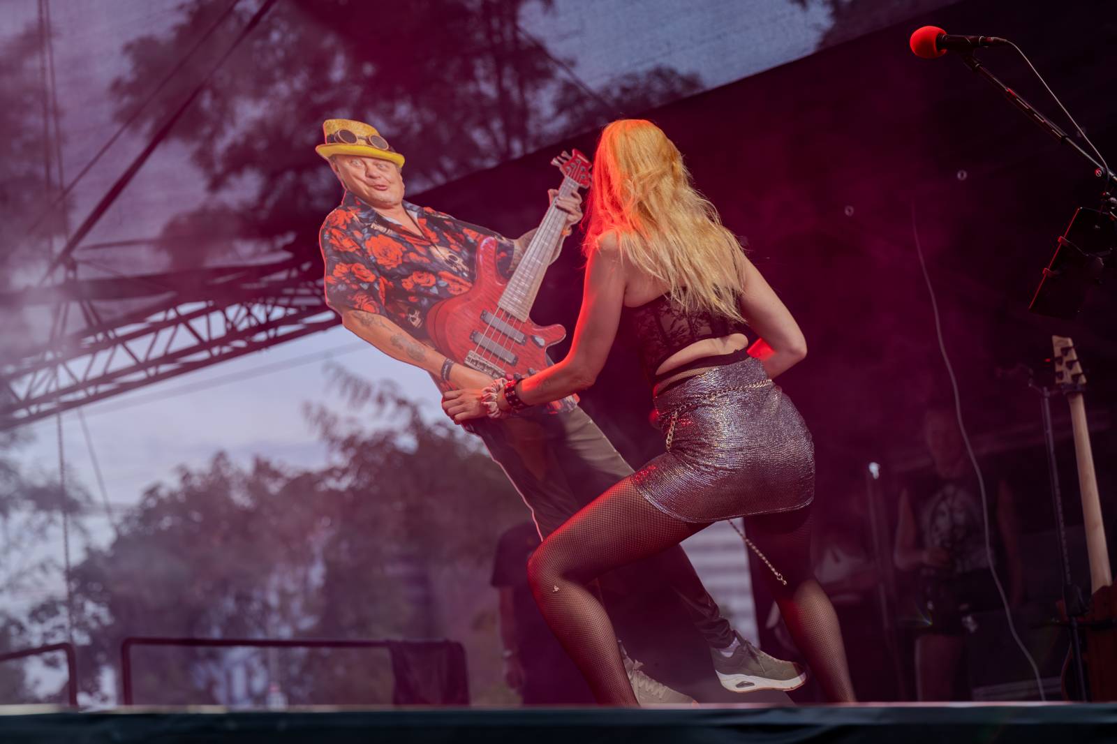 Kytarový souboj i hit za hitem. Pražský výběr dorazil do Areálu 7 v Praze s hostem Stevenem Mercuriem