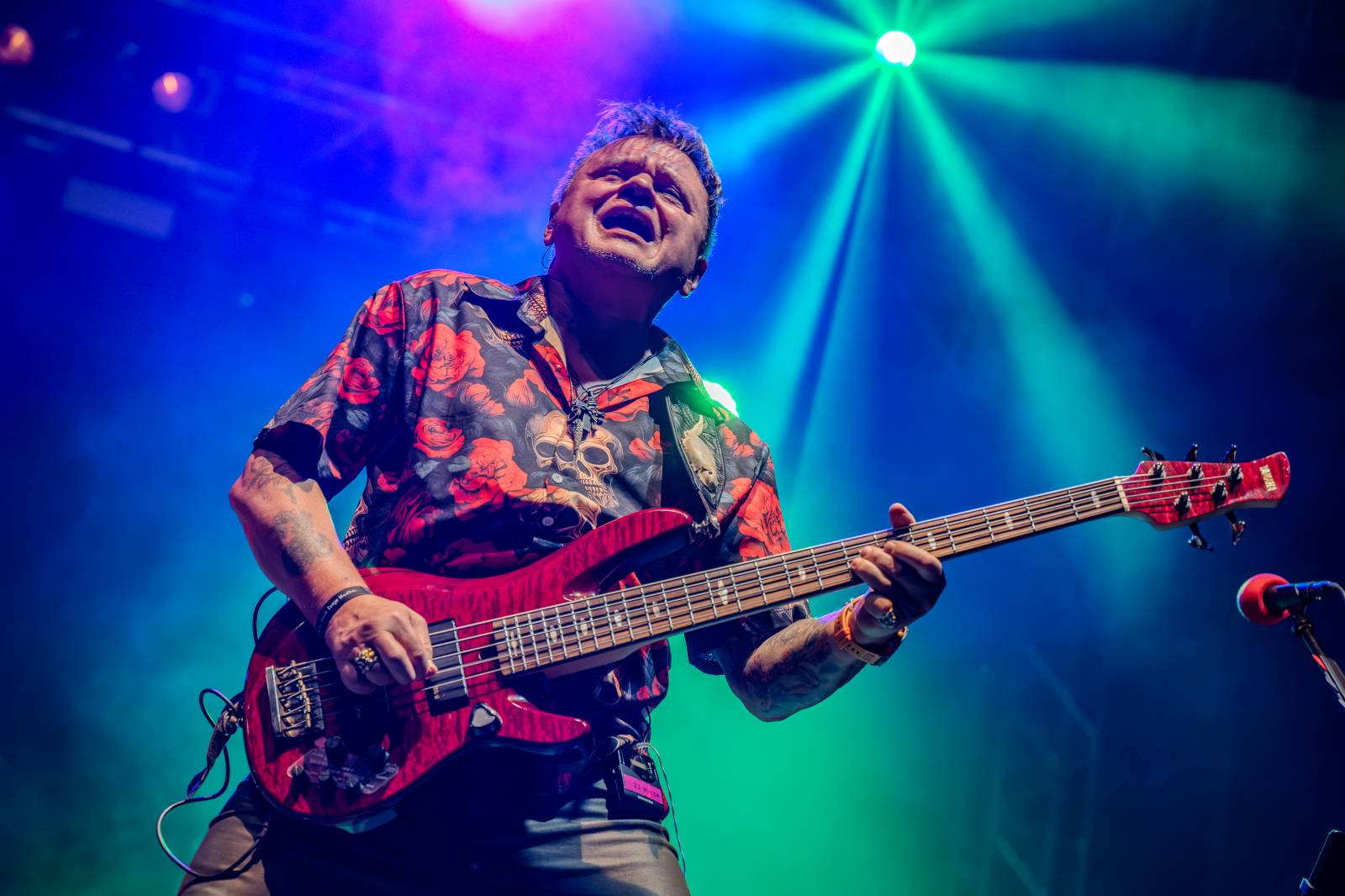 Kytarový souboj i hit za hitem. Pražský výběr dorazil do Areálu 7 v Praze s hostem Stevenem Mercuriem