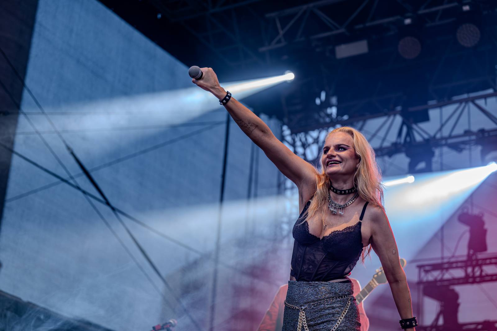 Kytarový souboj i hit za hitem. Pražský výběr dorazil do Areálu 7 v Praze s hostem Stevenem Mercuriem