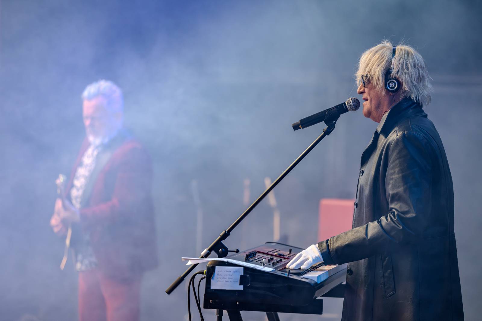 Kytarový souboj i hit za hitem. Pražský výběr dorazil do Areálu 7 v Praze s hostem Stevenem Mercuriem