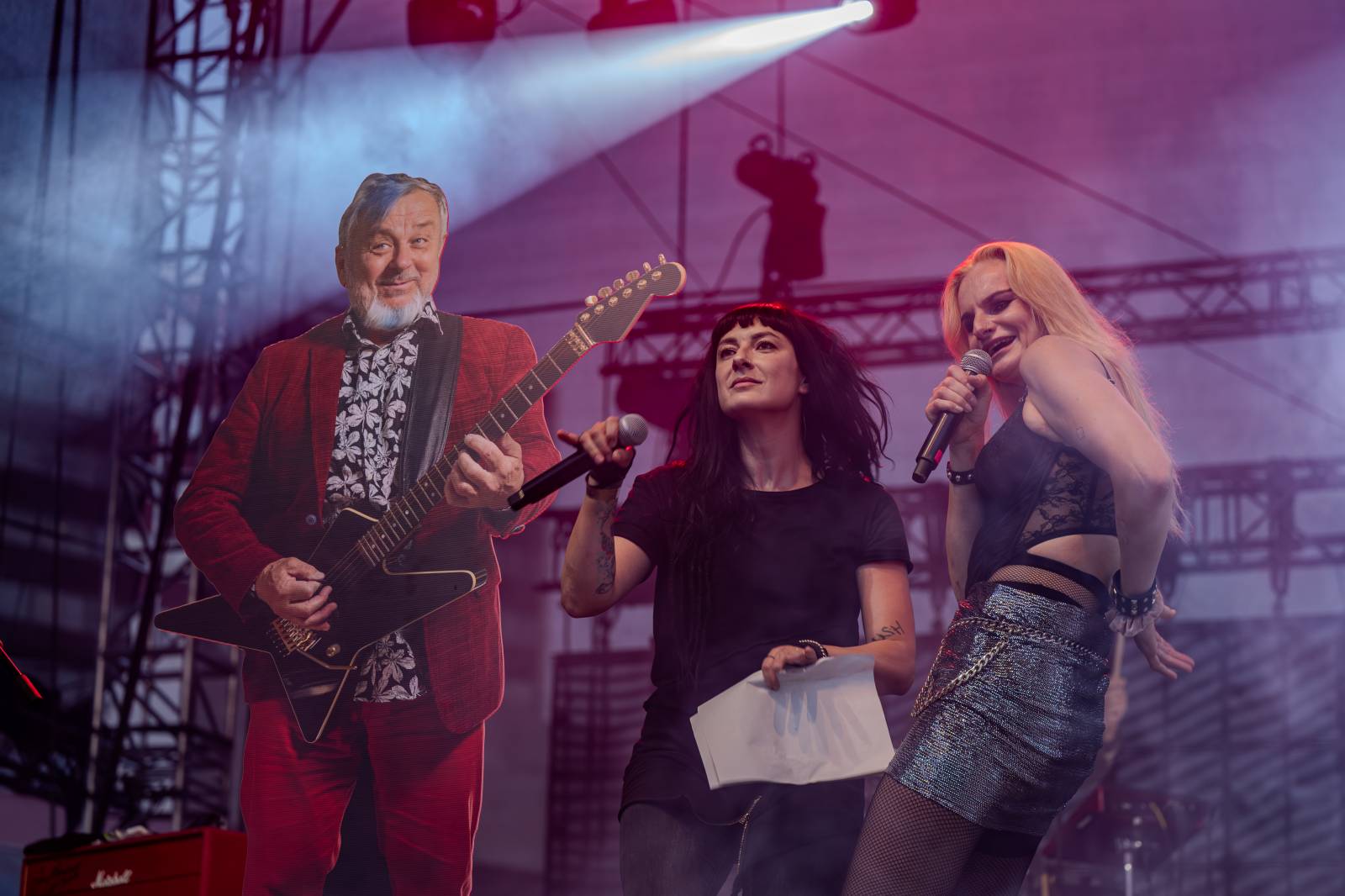 Kytarový souboj i hit za hitem. Pražský výběr dorazil do Areálu 7 v Praze s hostem Stevenem Mercuriem